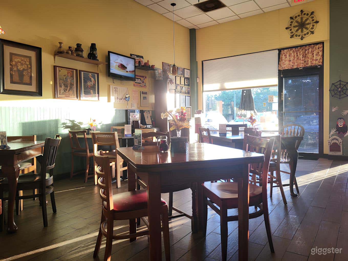 Comfy American Restaurant Photo 4