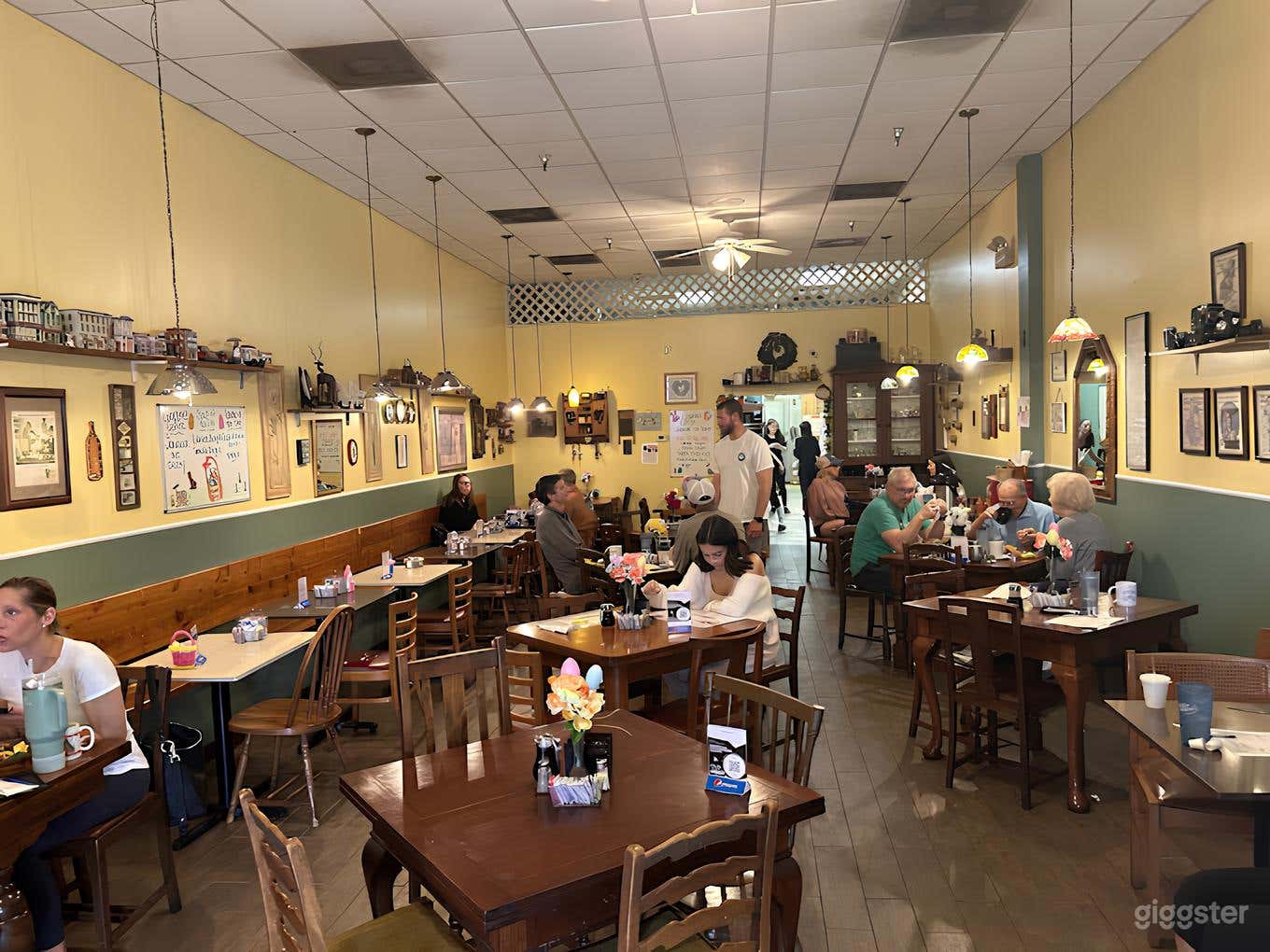 Comfy American Restaurant Photo 1