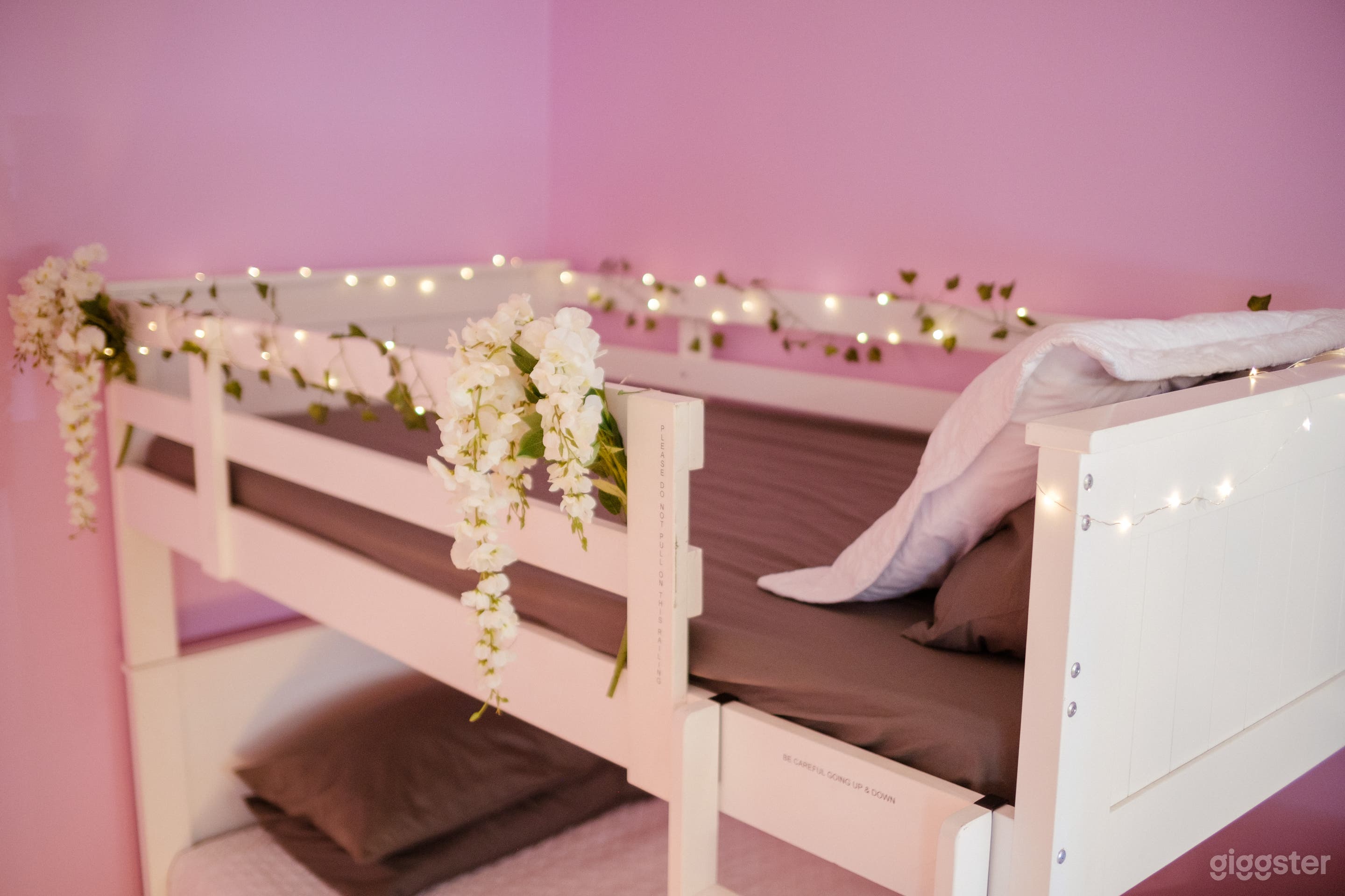 The Enchanted Suite: colorful, magical, floral Photo 3