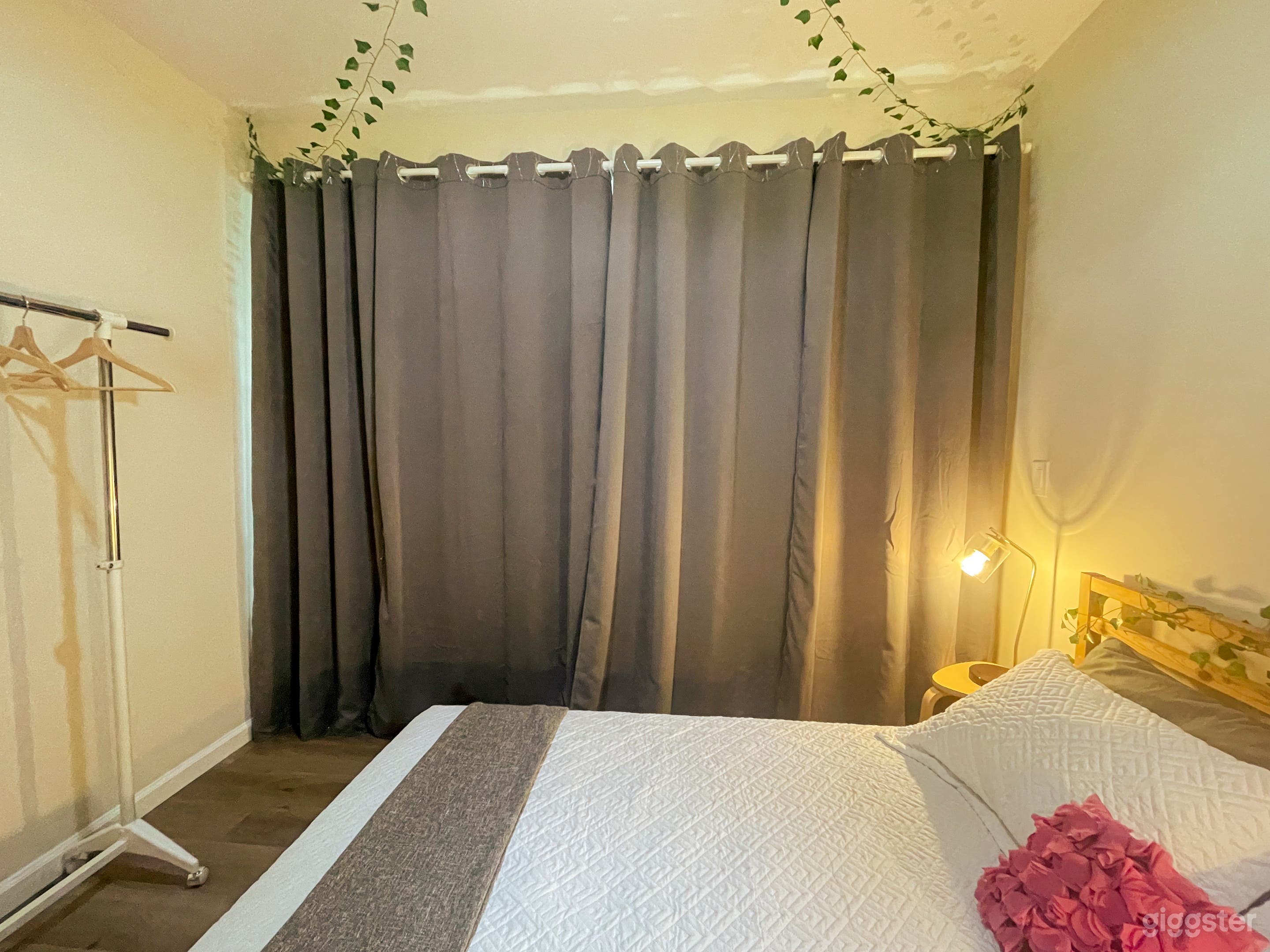 The Enchanted Suite: colorful, magical, floral Photo 2