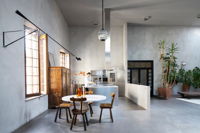  Loft Brutalista nel Cuore di Reggio Emilia 