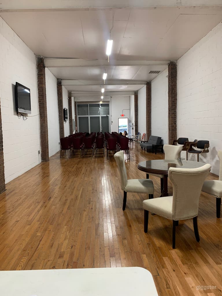  Raw multi-use space, exposed brick, high ceilings. 