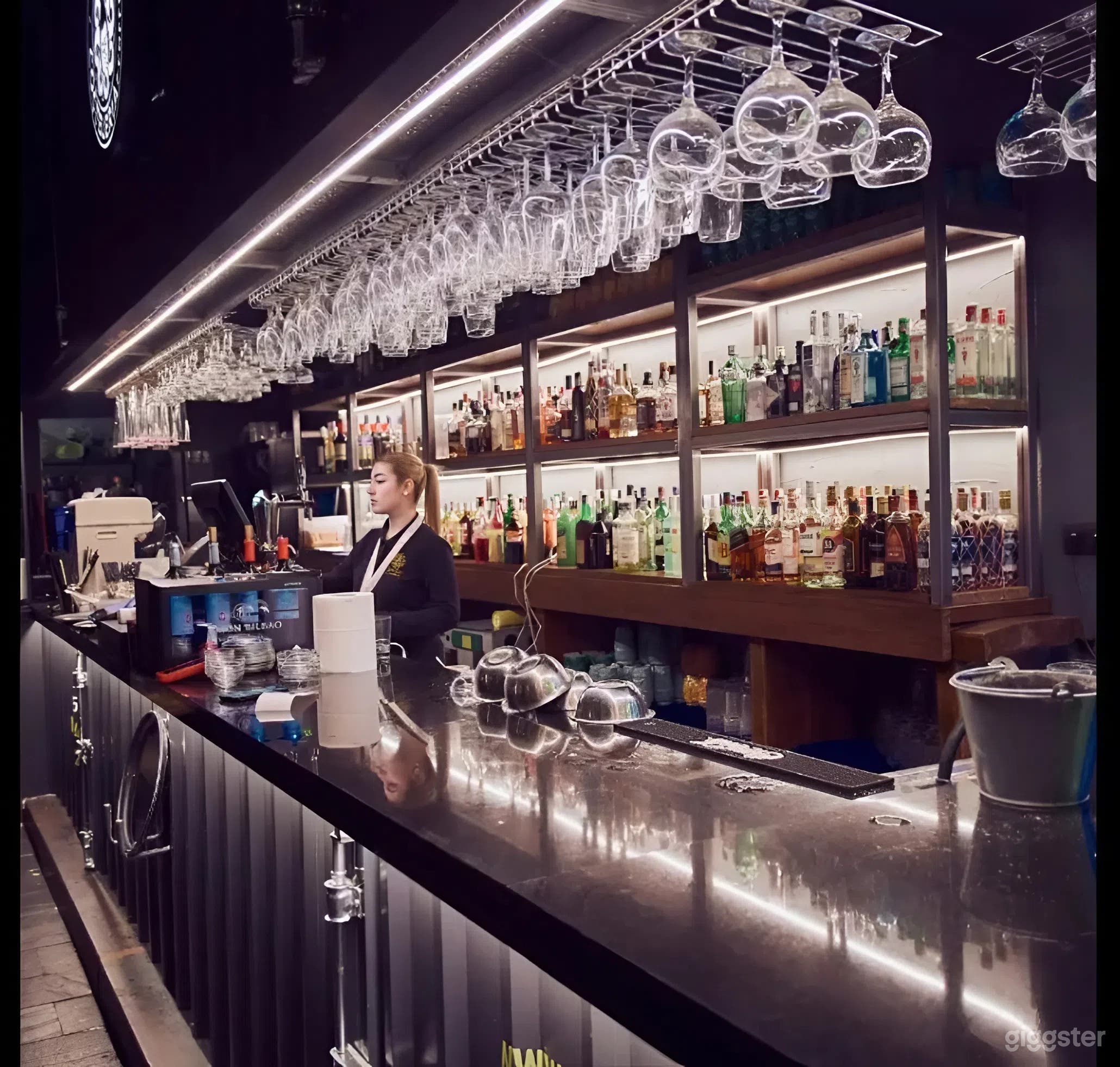 Modern Luxury Cocktail Lounge with Terrace – Ideal for Film &amp; TV Shoots in Madrid Photo 2