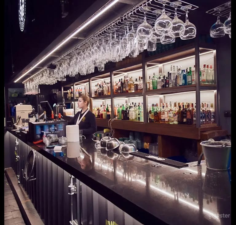  Modern Luxury Cocktail Lounge with Terrace – Ideal for Film & TV Shoots in Madrid 