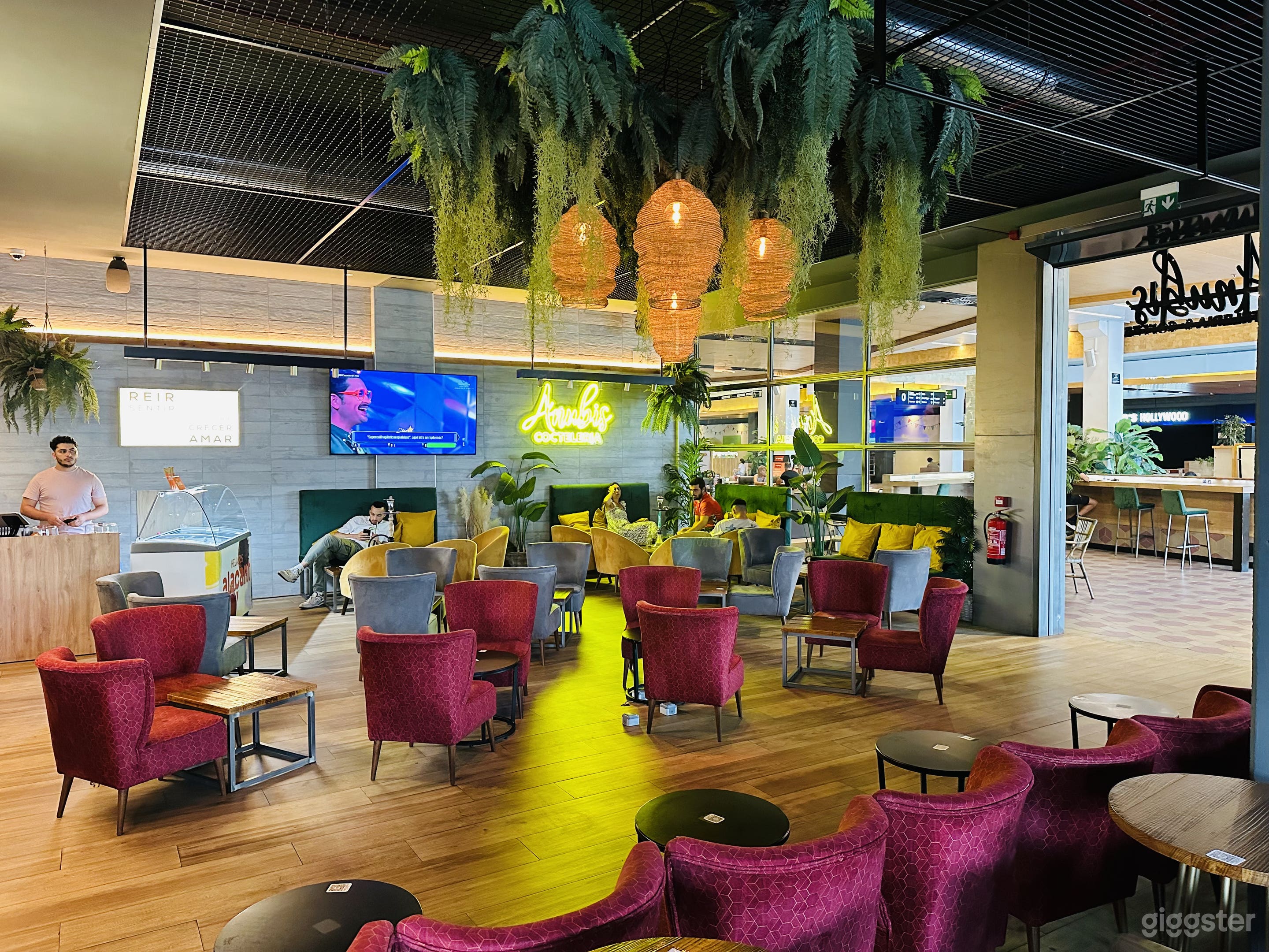 Modern Luxury Cocktail Lounge with Terrace – Ideal for Film &amp; TV Shoots in Madrid Photo 1