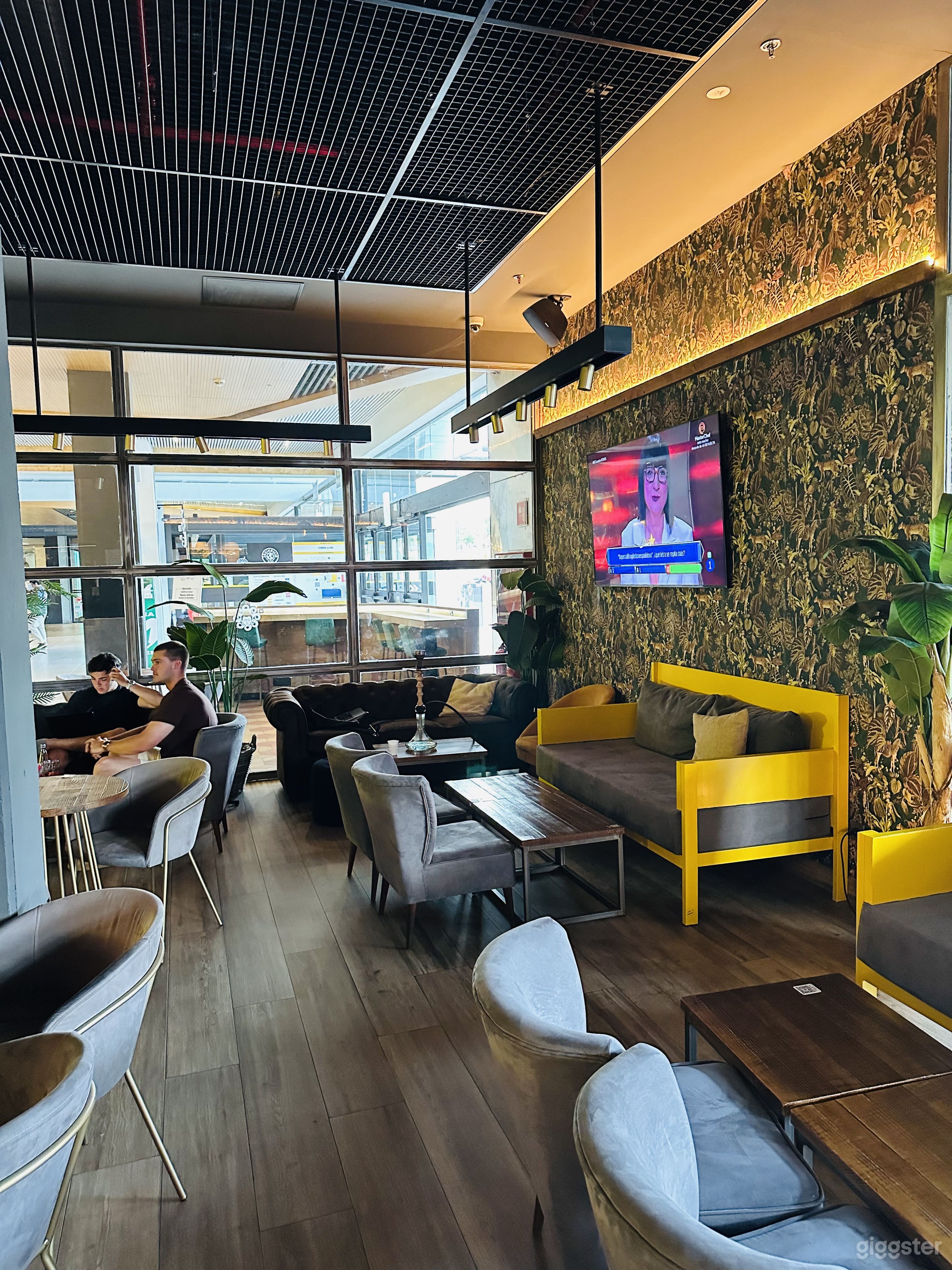 Modern Luxury Cocktail Lounge with Terrace – Ideal for Film &amp; TV Shoots in Madrid Photo 3