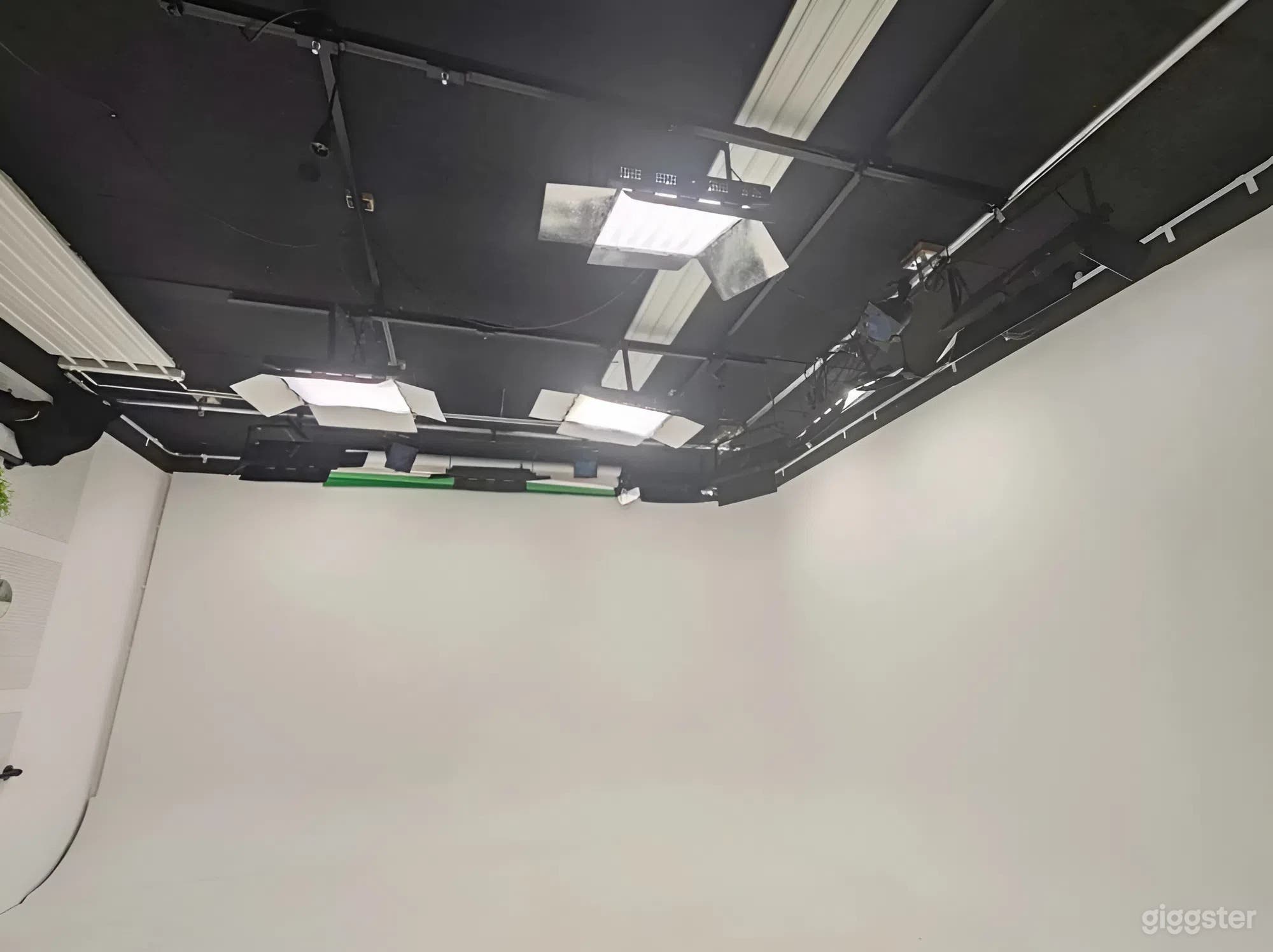 Photo de Studio modulaire et studio photo/web 3