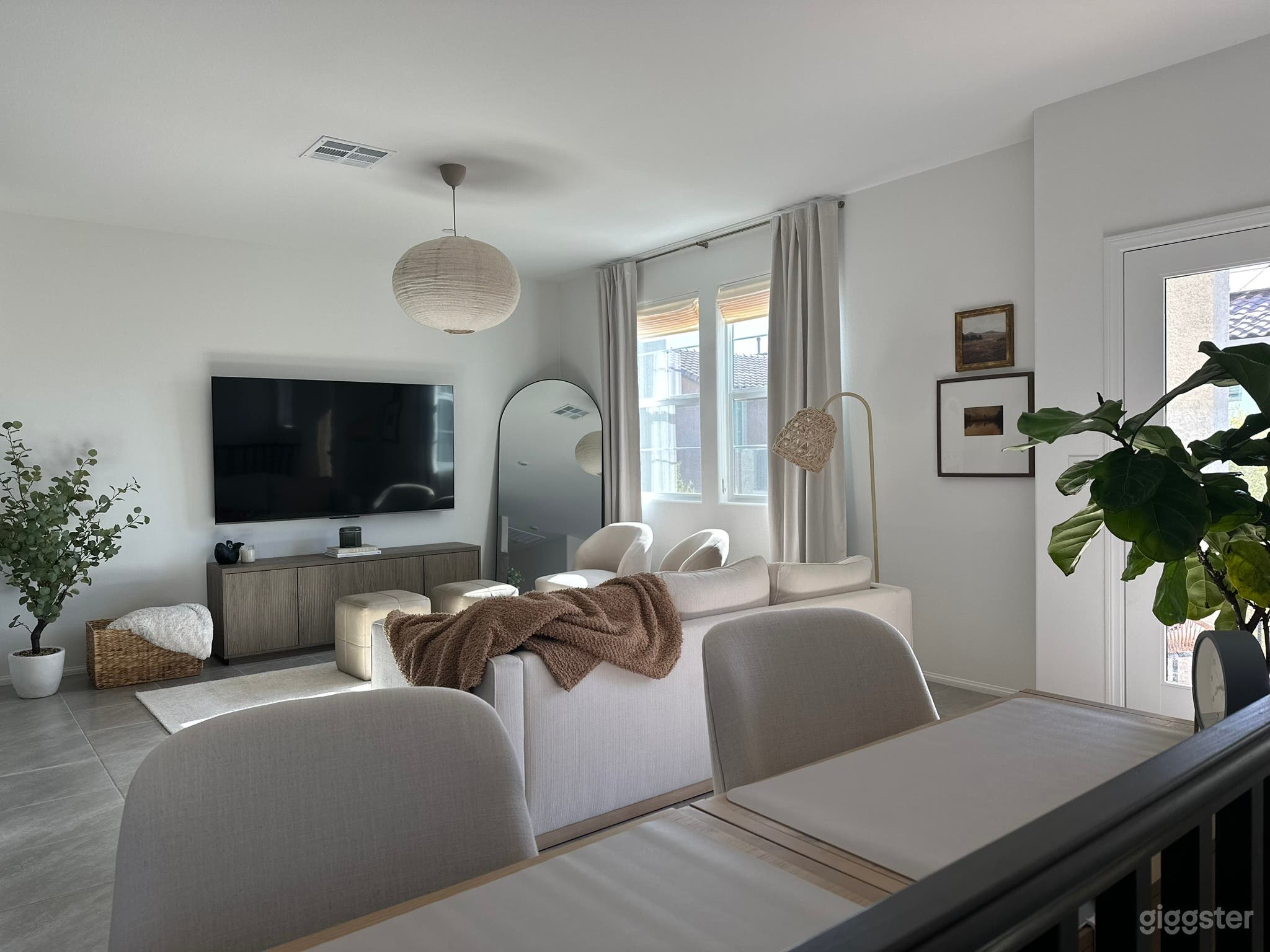 Zen Retreat: Professionally Designed Japanese Home Photo 2