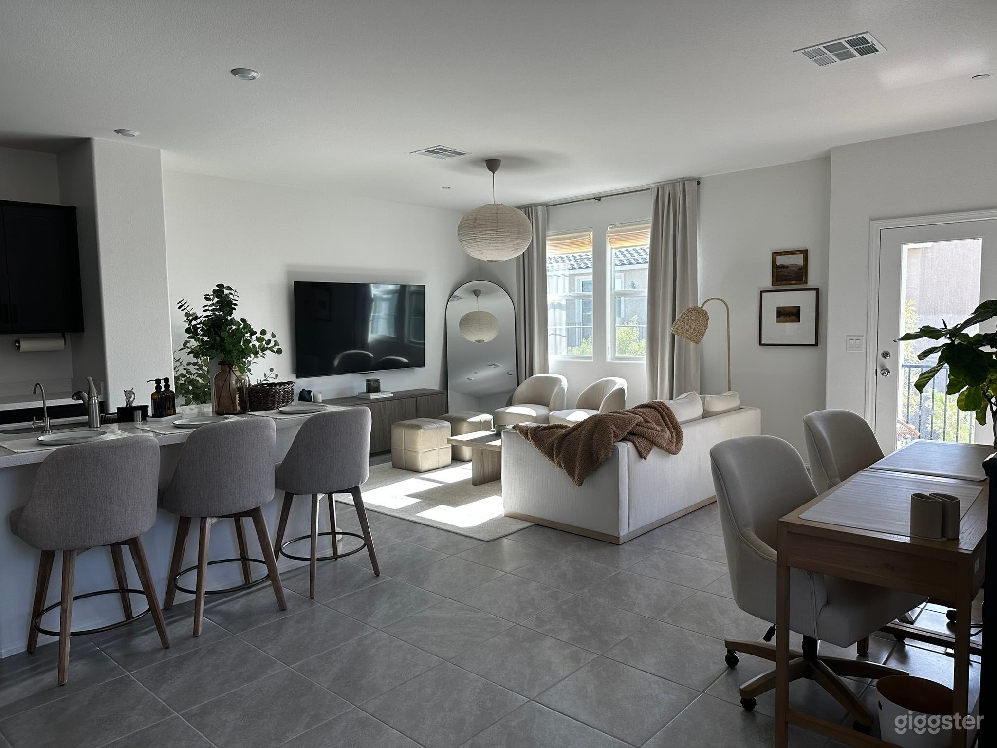 Zen Retreat: Professionally Designed Japanese Home Photo 1