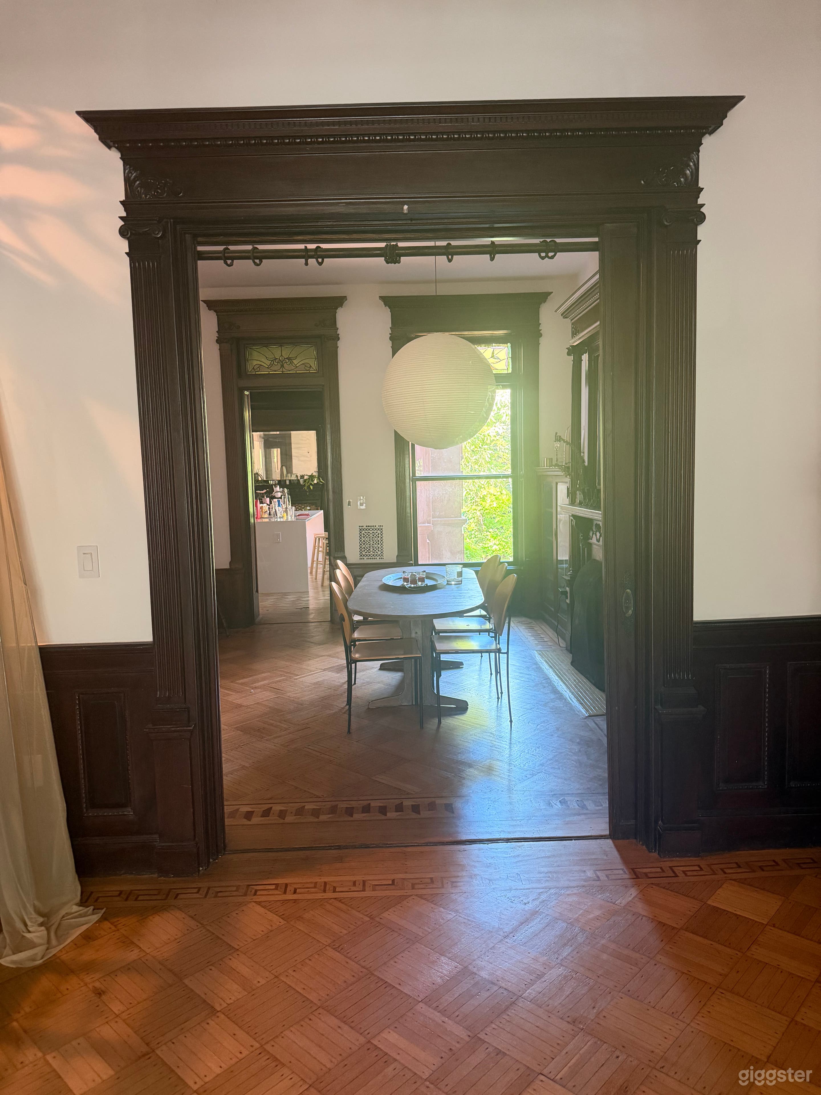 Beautiful brownstone Photo 4