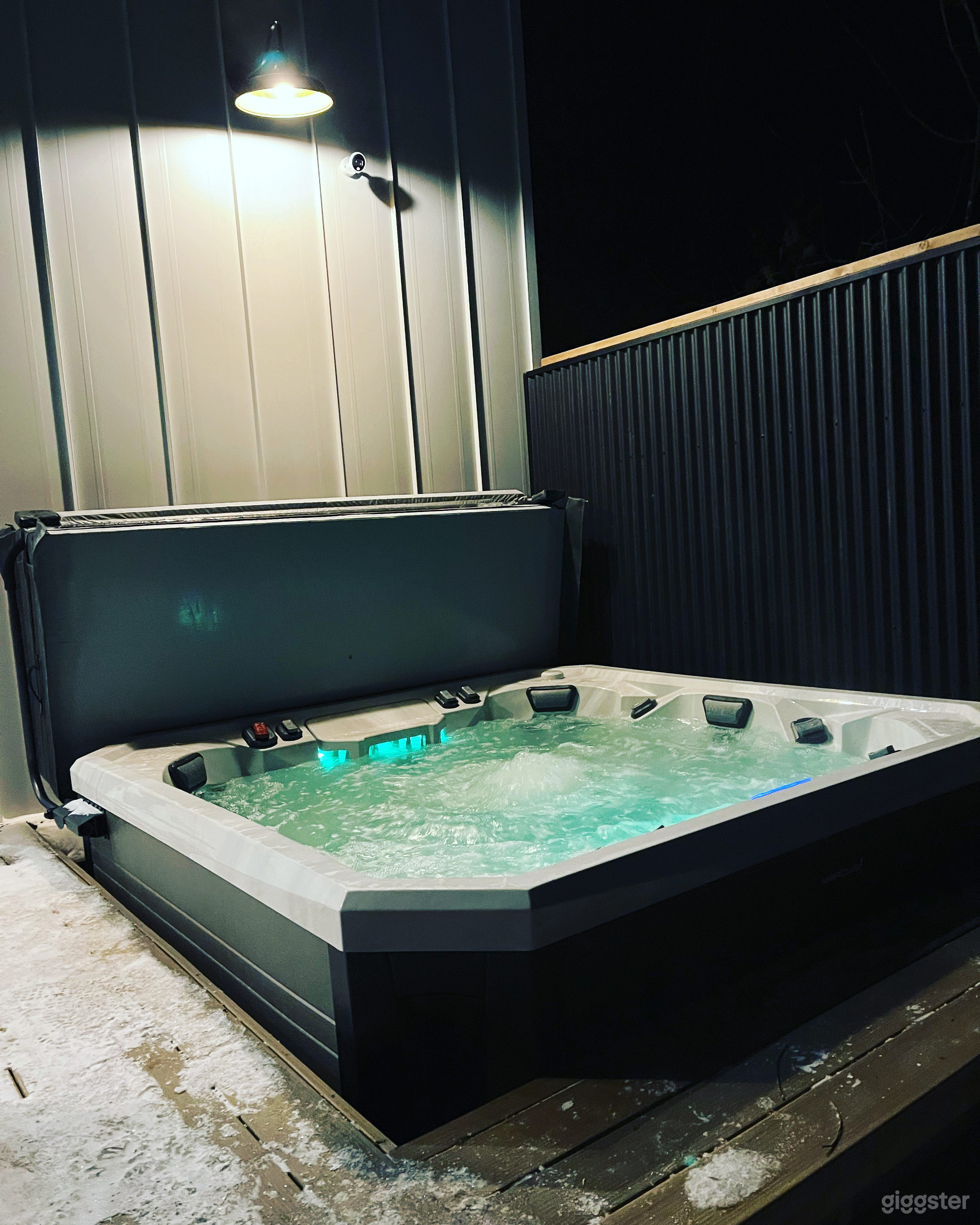 Modern Lakefront Farmhouse Photo 4