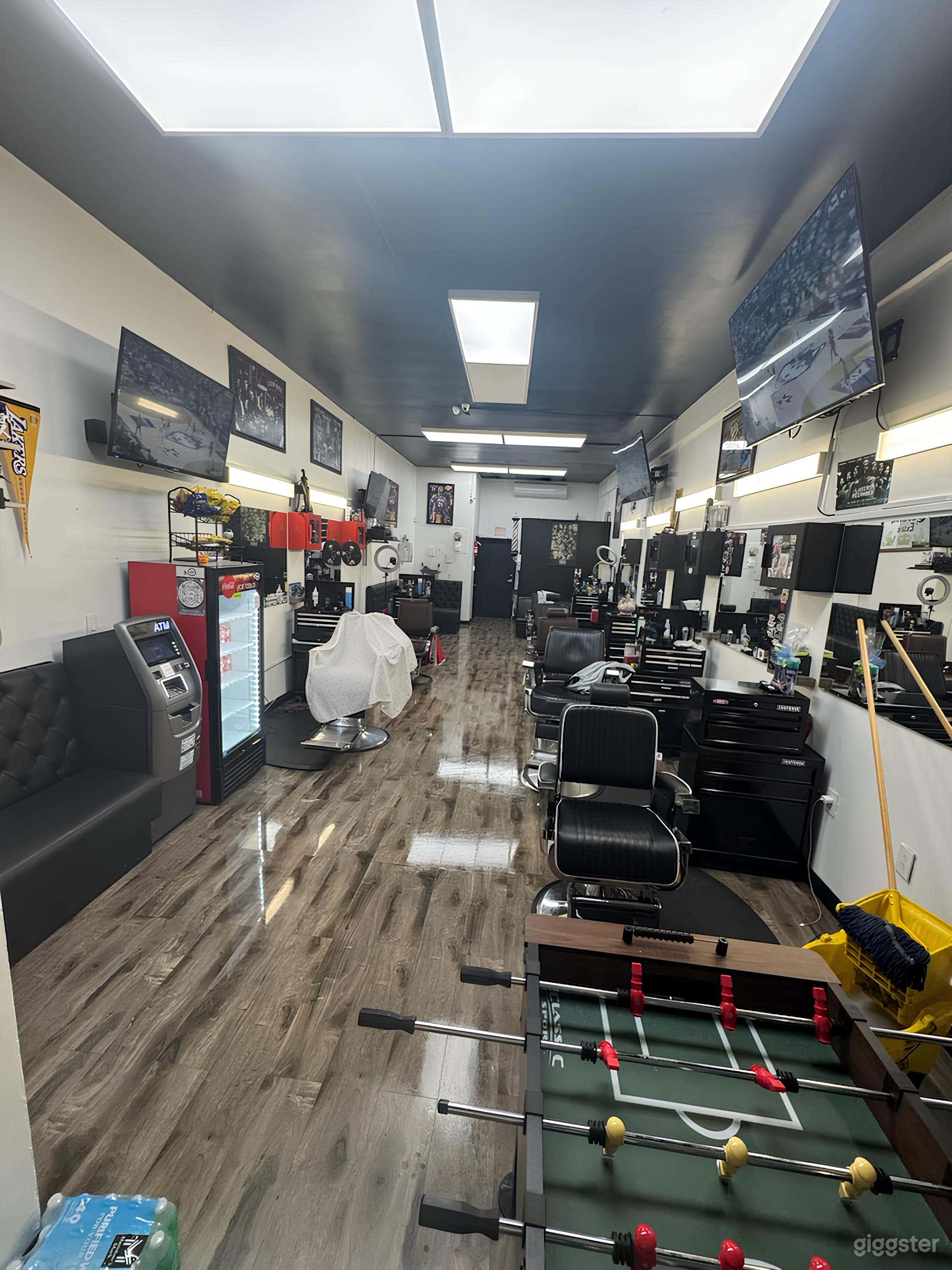Old school/new school modern barbershop  Photo 4