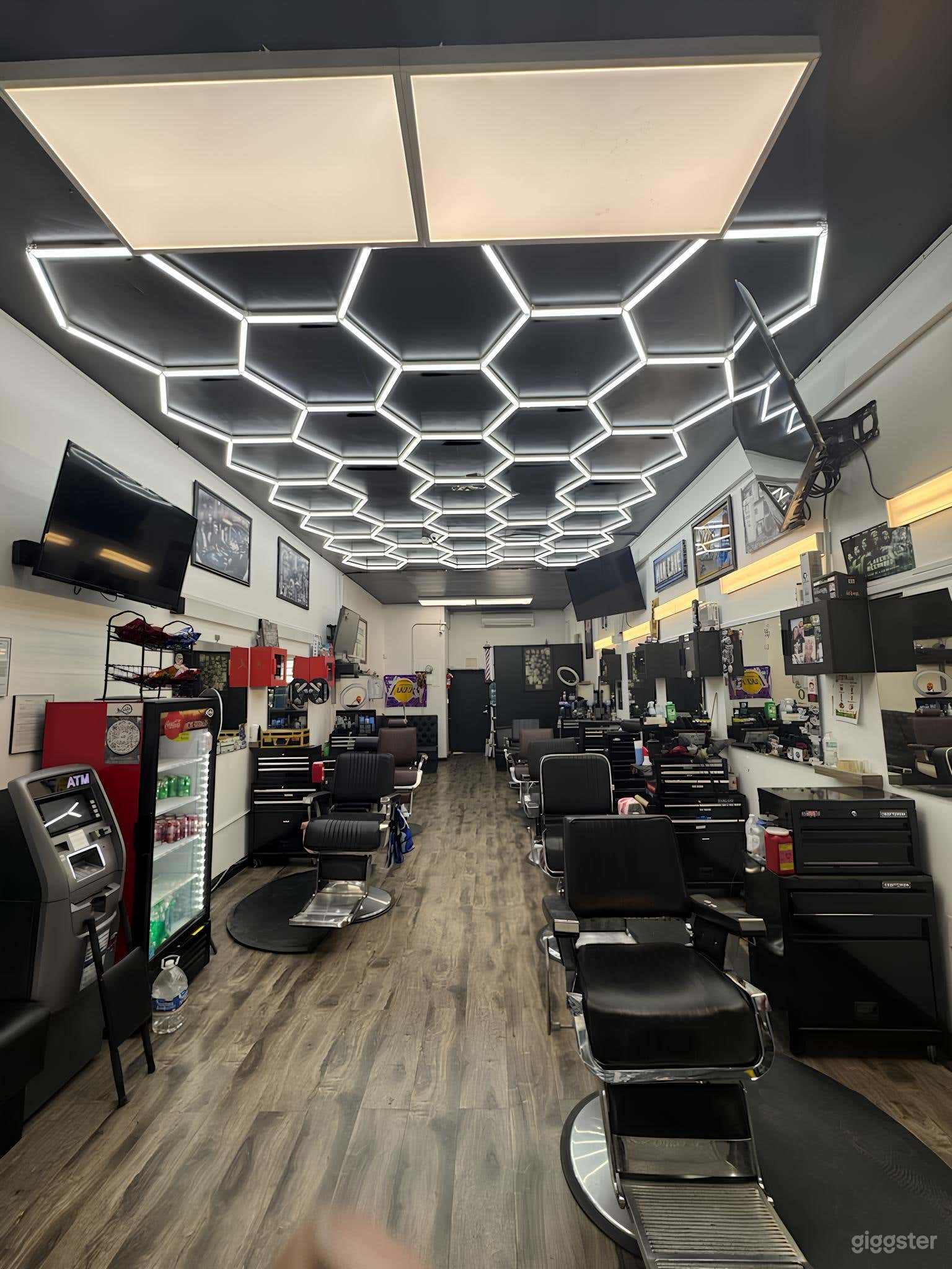 Old school/new school modern barbershop  Photo 1