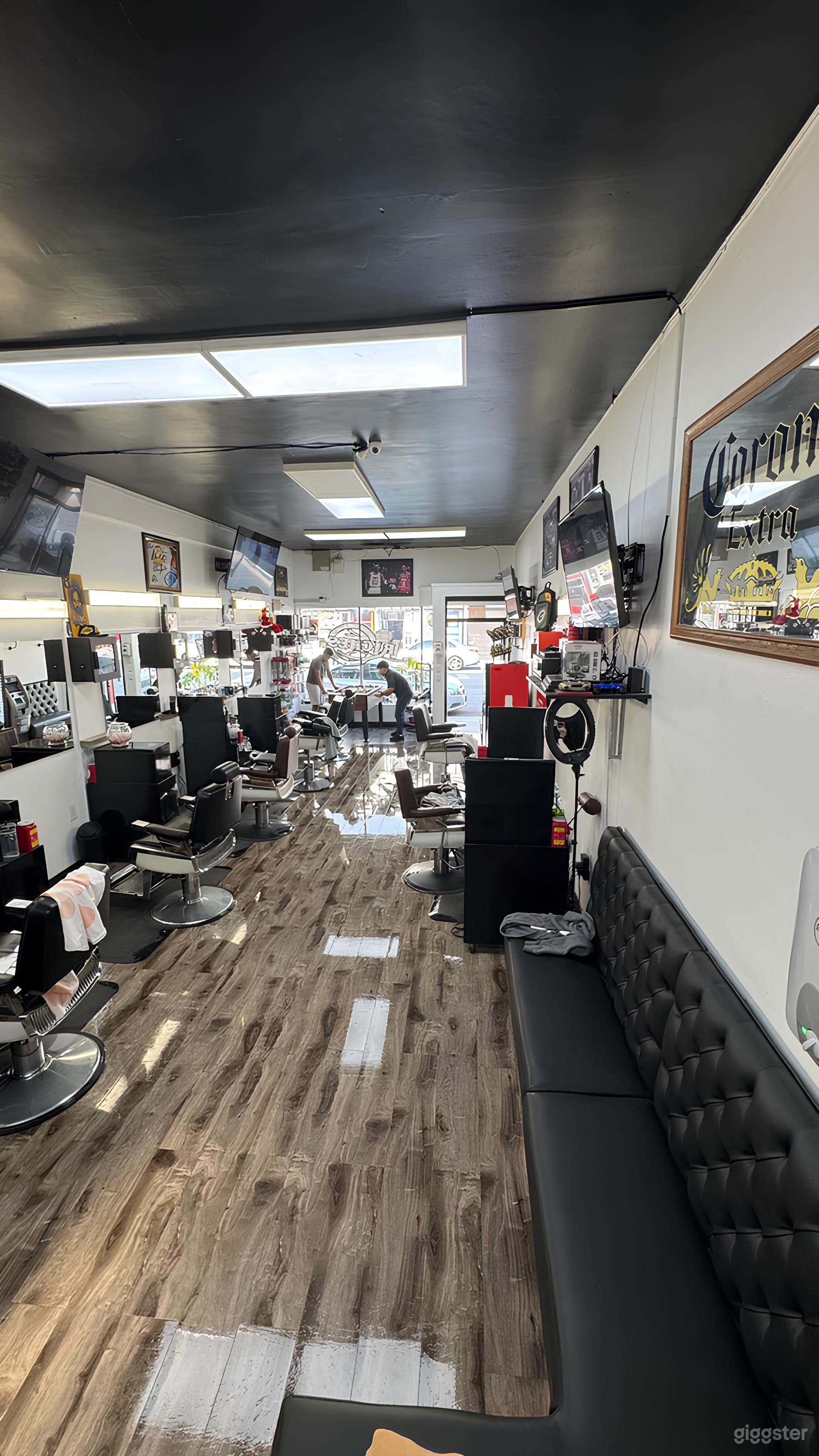Old school/new school modern barbershop  Photo 3