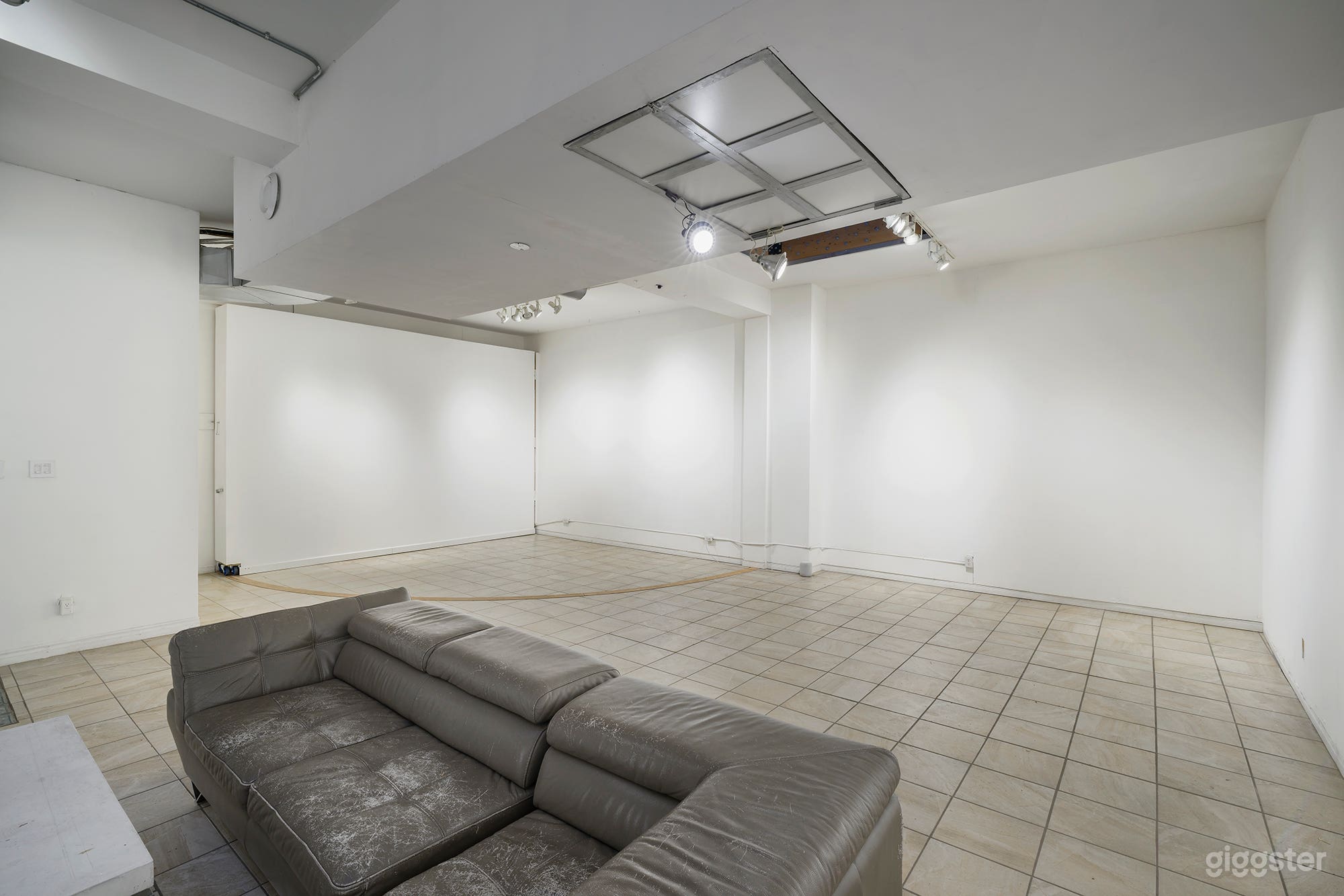 Beautiful and spacious exhibition and event space Photo 4