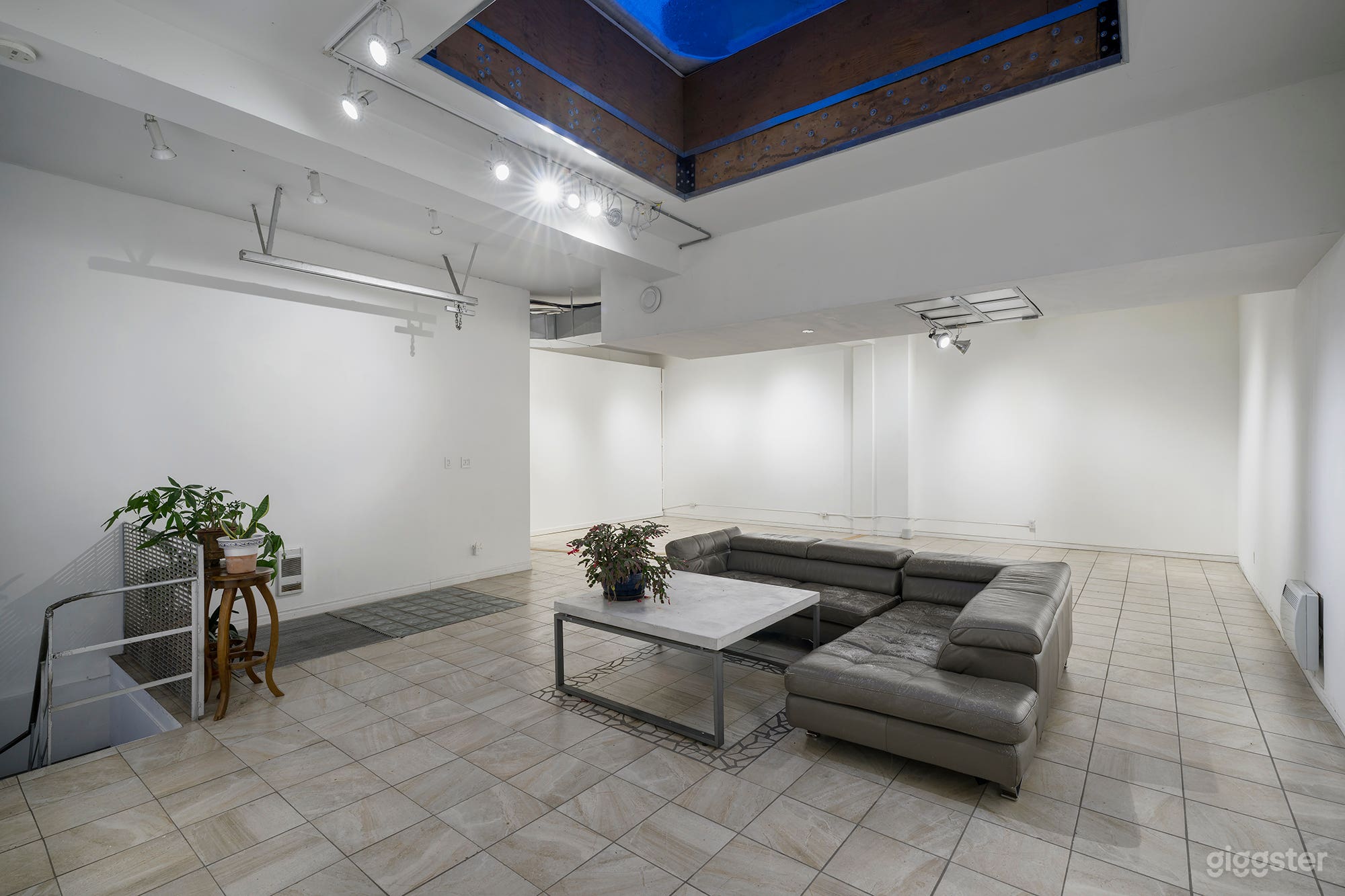 Beautiful and spacious exhibition and event space Photo 2