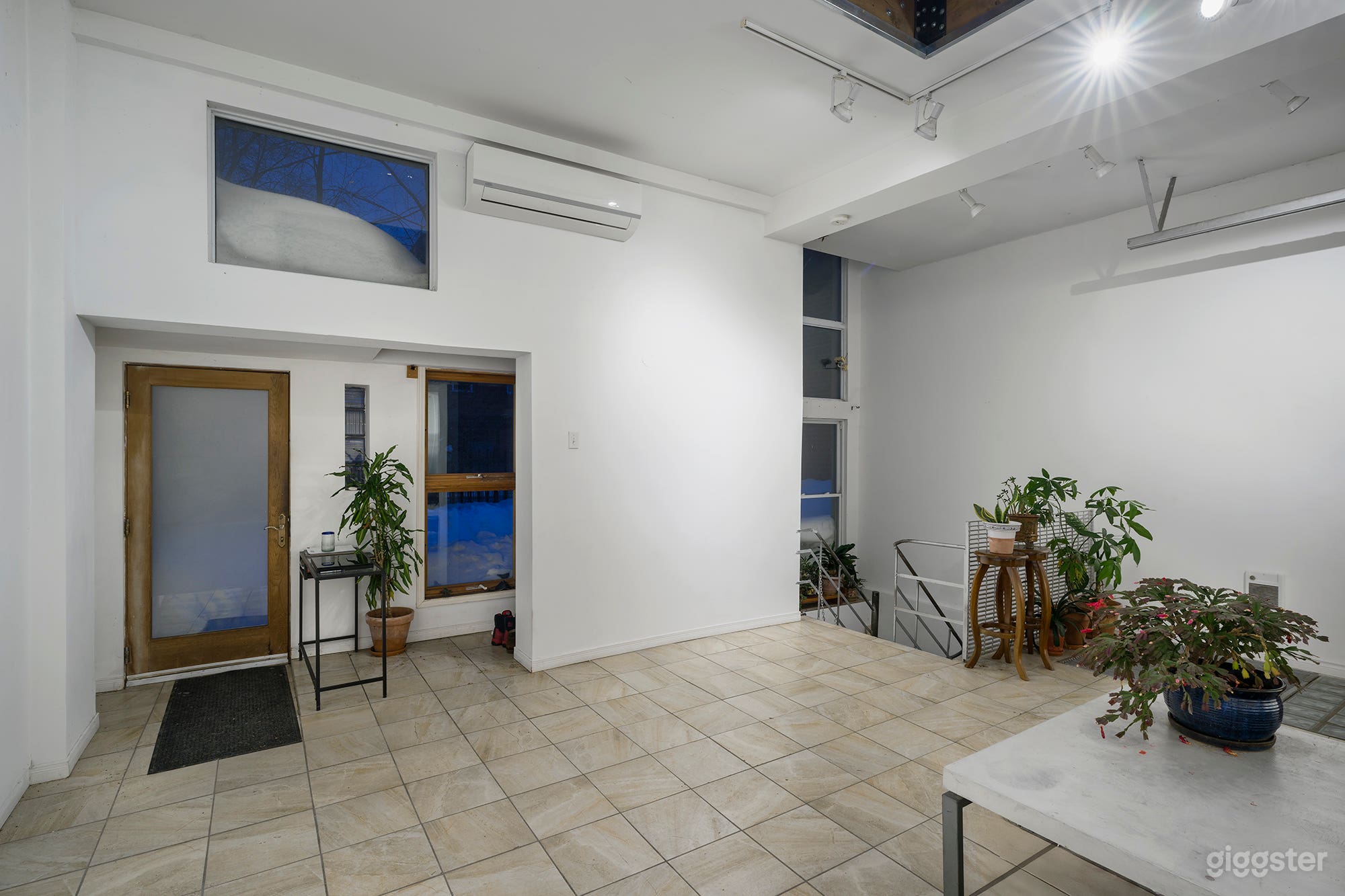 Beautiful and spacious exhibition and event space Photo 3