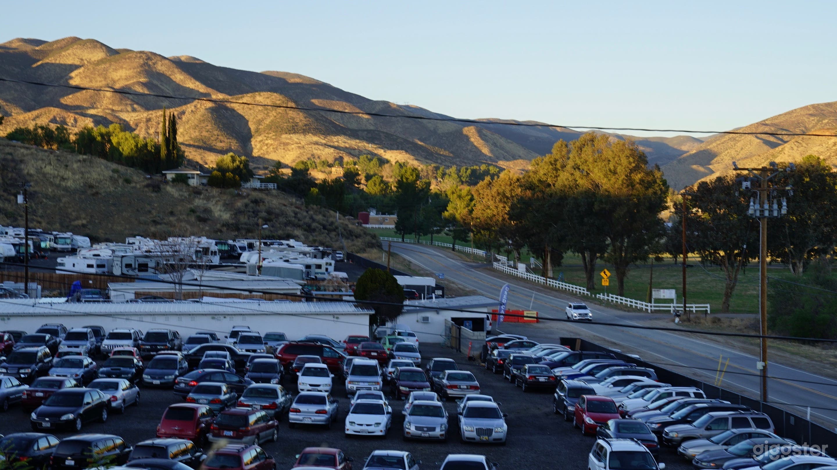 Rural used car dealership, antique store, on HWY! Photo 1
