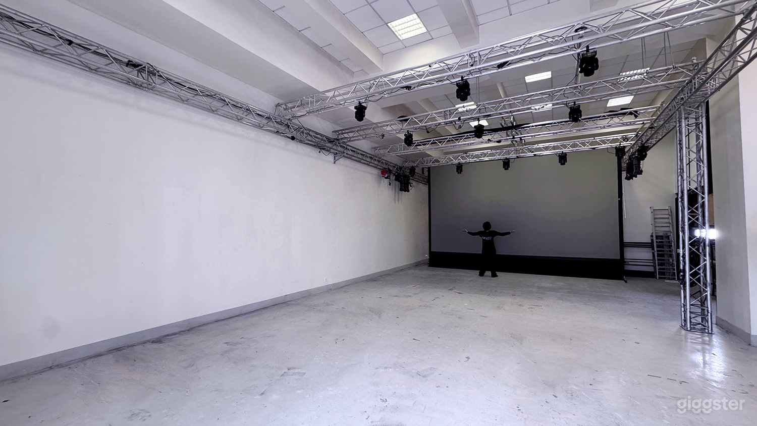 Studio polyvalent de 300 m² à Paris – Séances vidéo et photo Photo 1