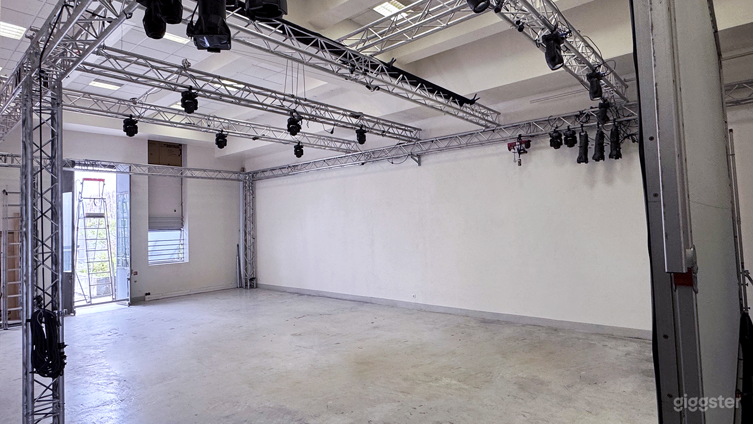 Studio polyvalent de 300 m² à Paris – Séances vidéo et photo Photo 3