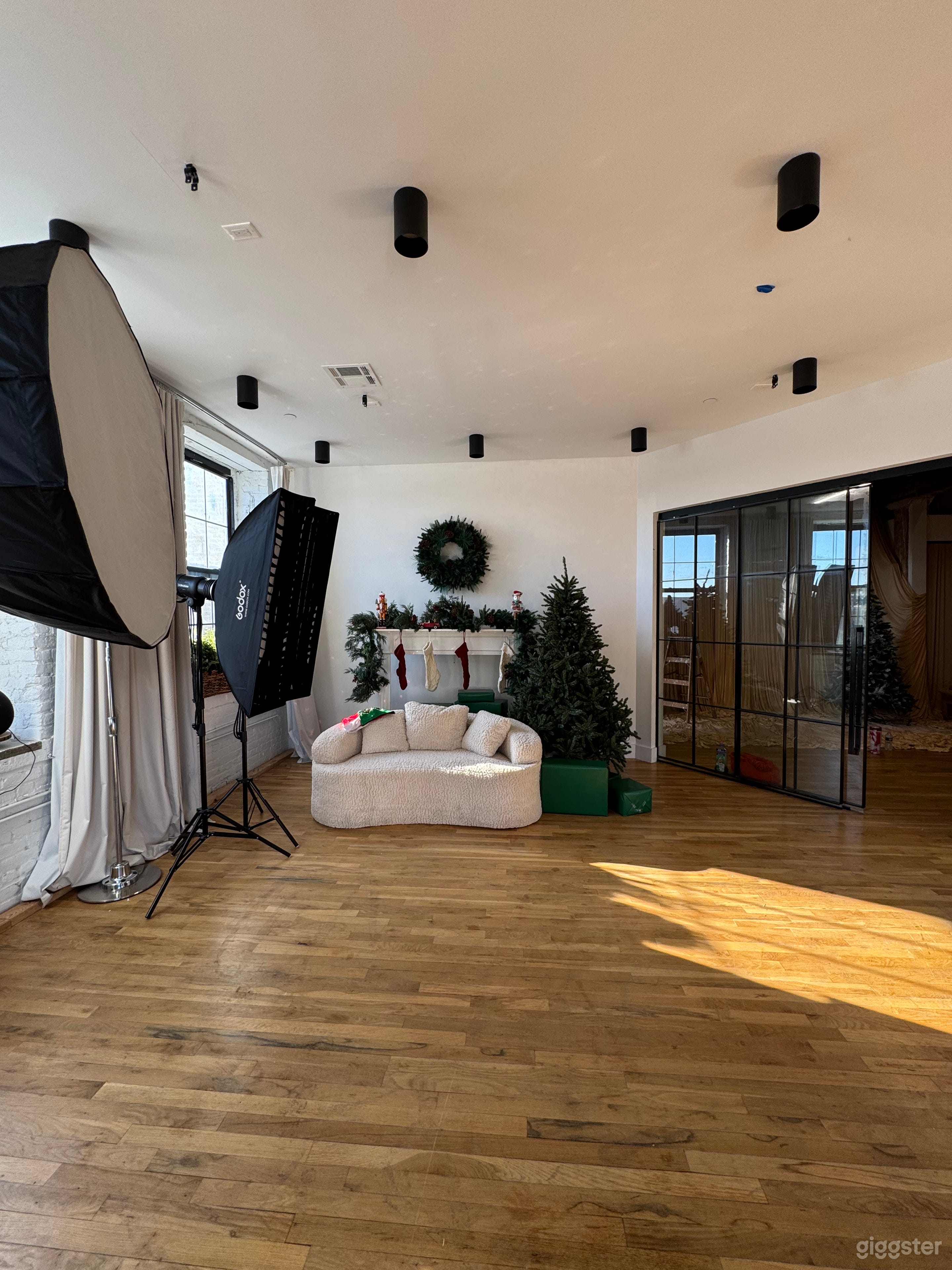 Fully Equipped Light Filled Studio Photo 3