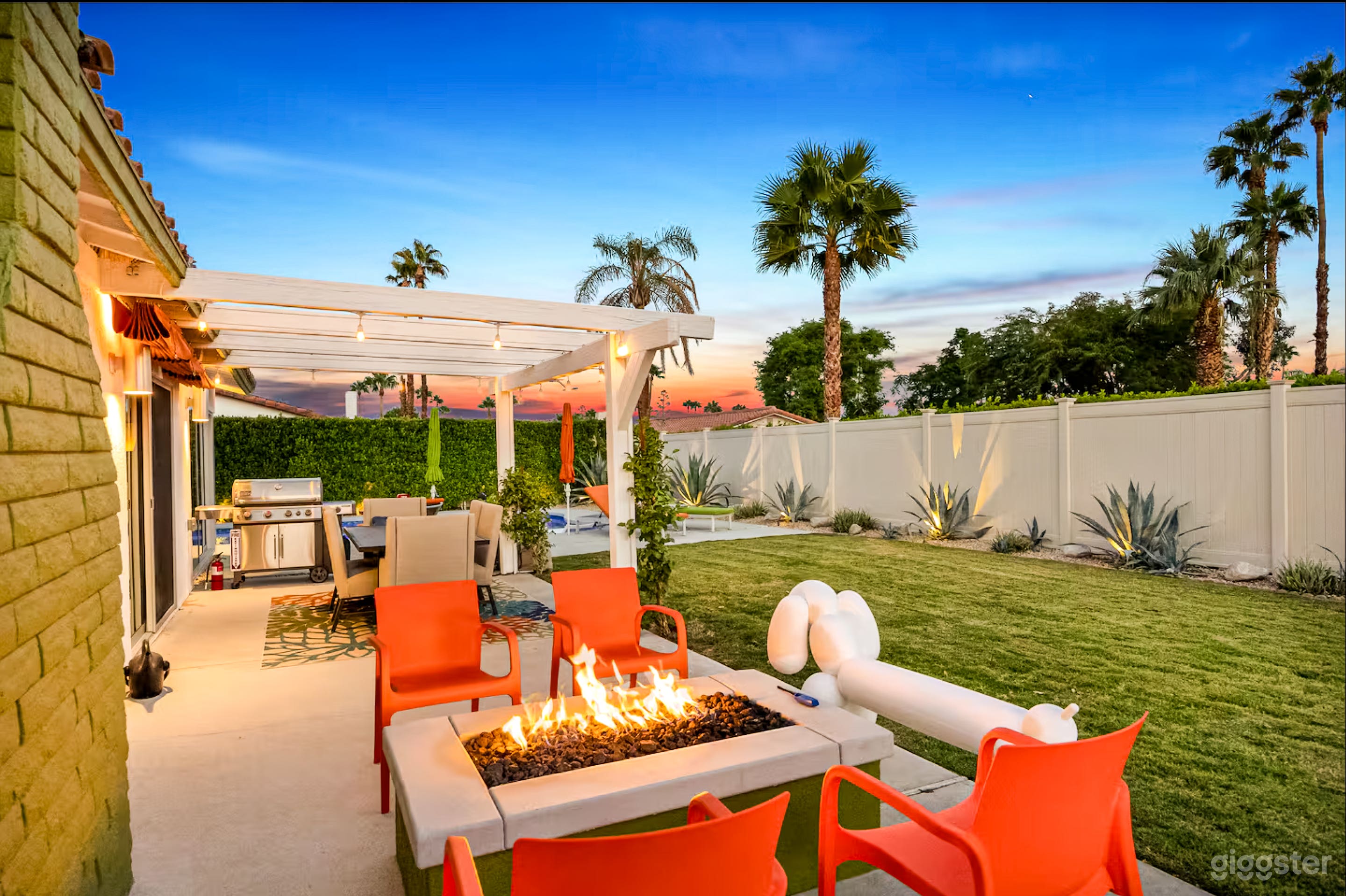 Chic LA Hideaway – Bright Bungalow with Pool &amp; Outdoor Vibe Photo 3