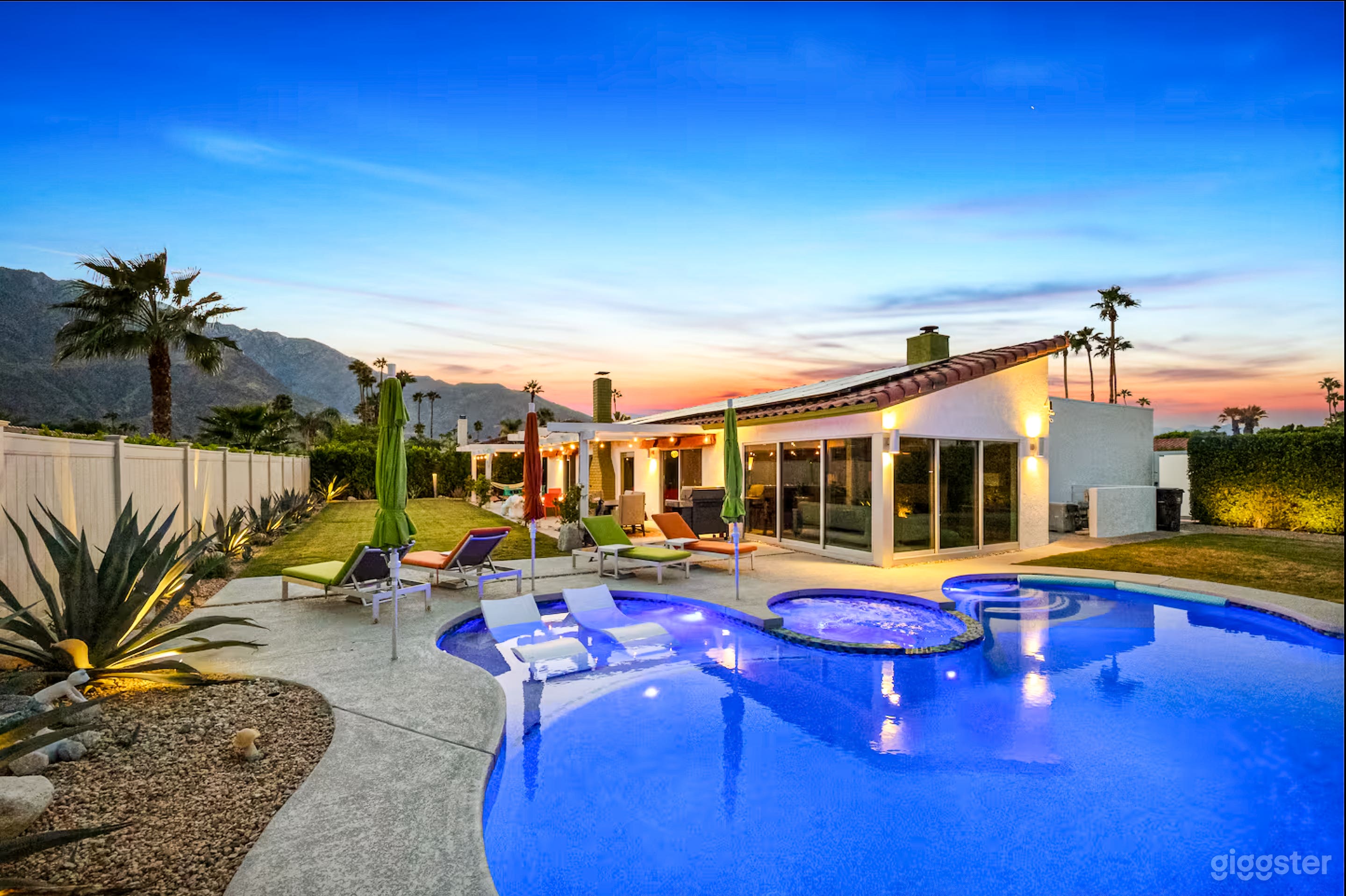 Chic LA Hideaway – Bright Bungalow with Pool &amp; Outdoor Vibe Photo 1