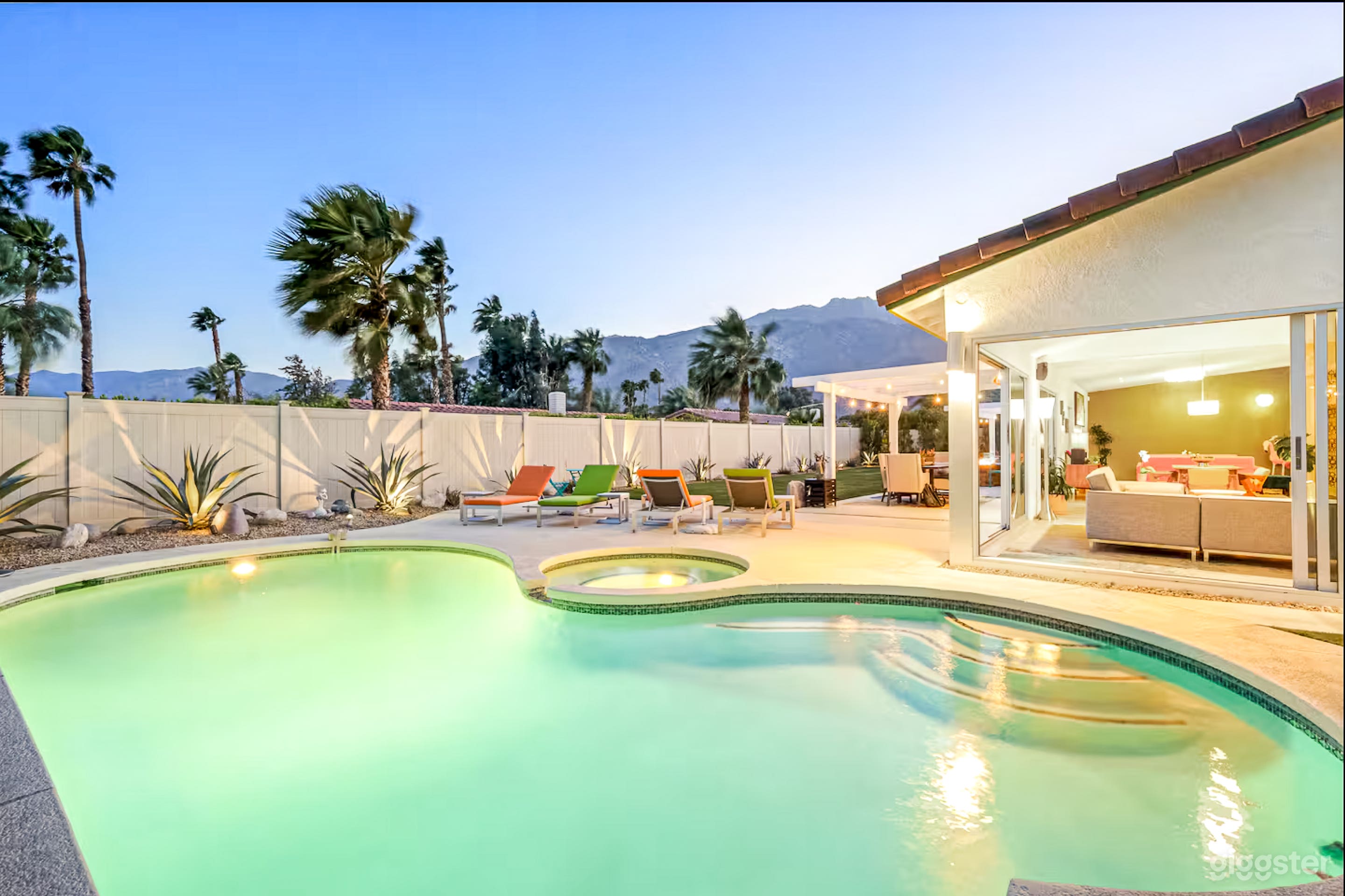 Chic LA Hideaway – Bright Bungalow with Pool &amp; Outdoor Vibe Photo 2