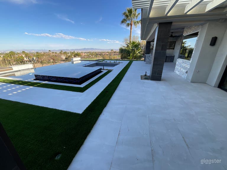  Family House with Resort-Style Pool 