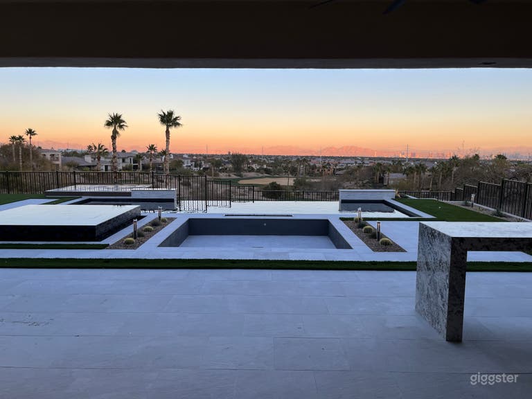  Family House with Resort-Style Pool 