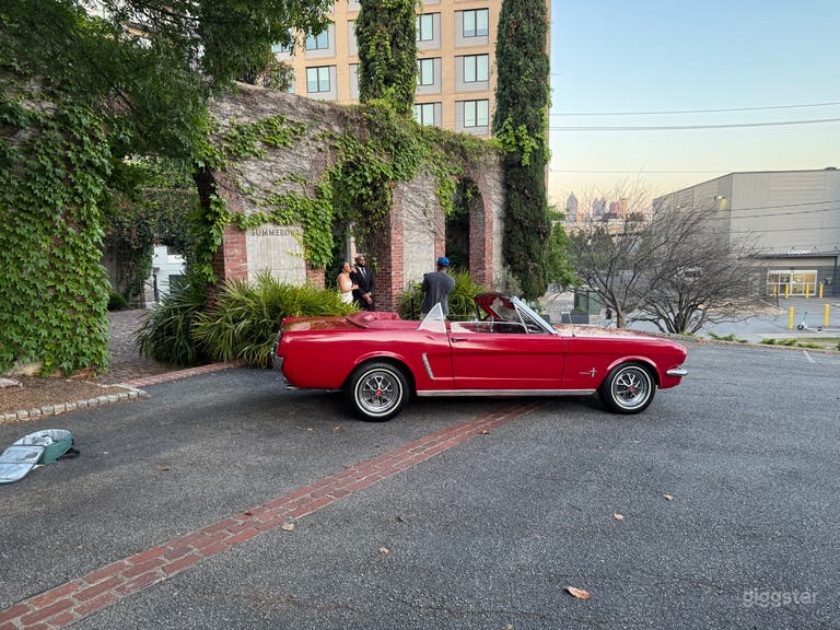  Mustang Convertible 1965 + Coche Vintage en Locación para Foto 