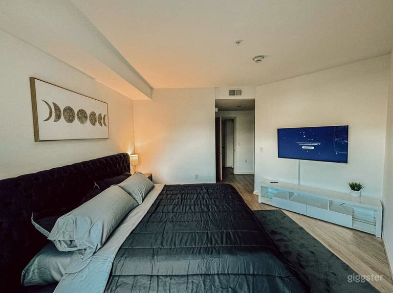  Hollywood Skyline Oasis 