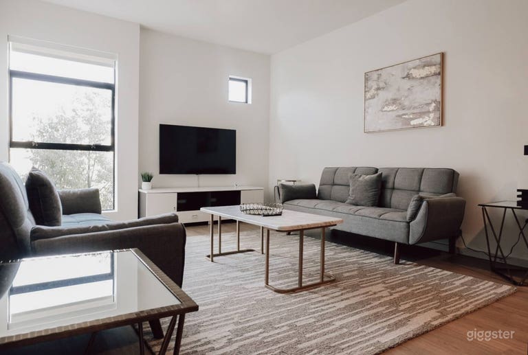  Hollywood Skyline Oasis 