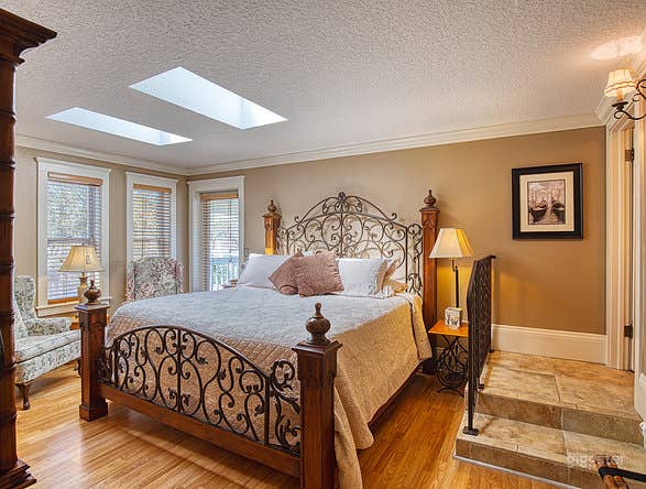 Mesmerized Moon River Suite Room Photo 1