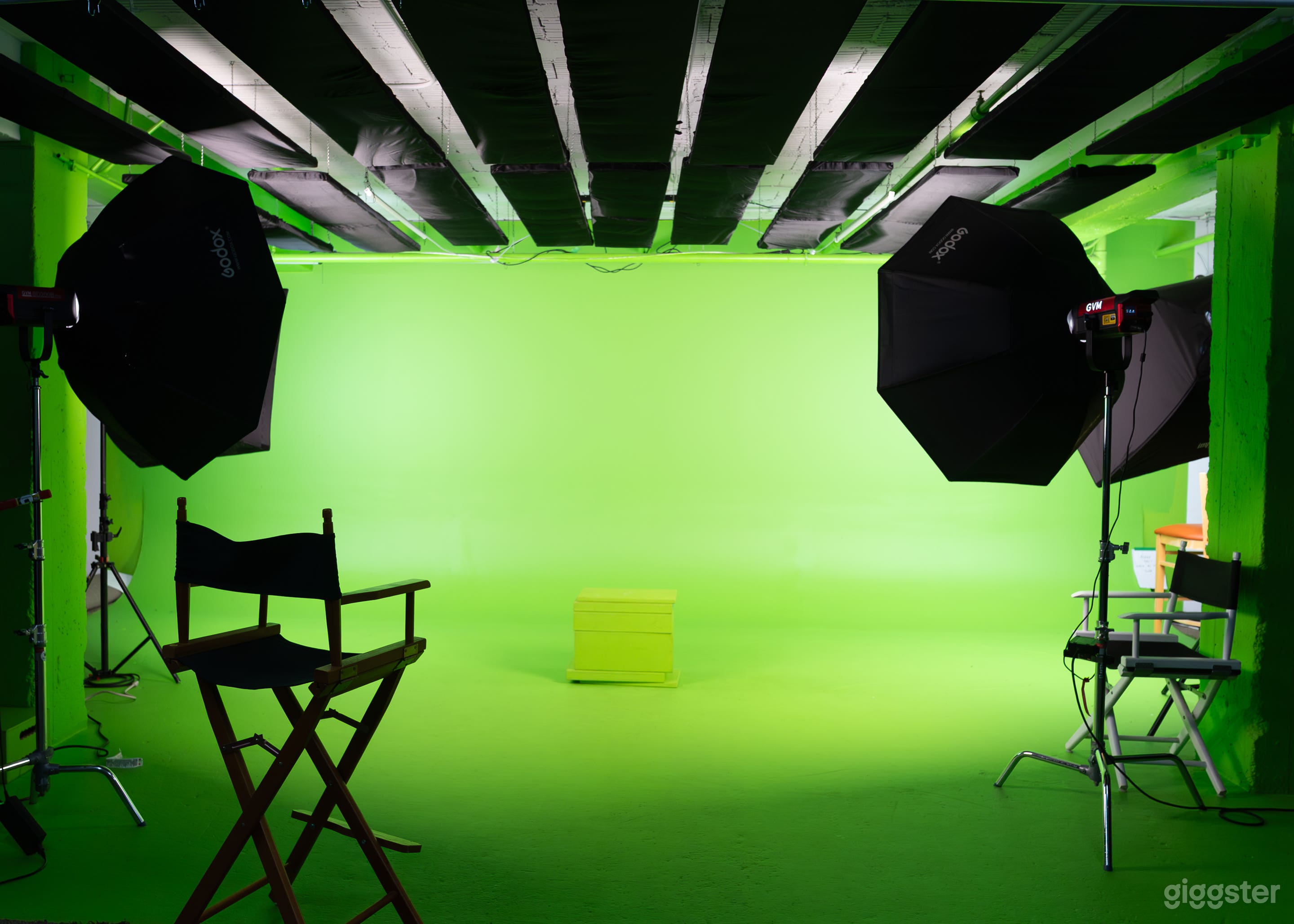 25ft Green Screen Cyc Wall - Great For Music Video Photo 1