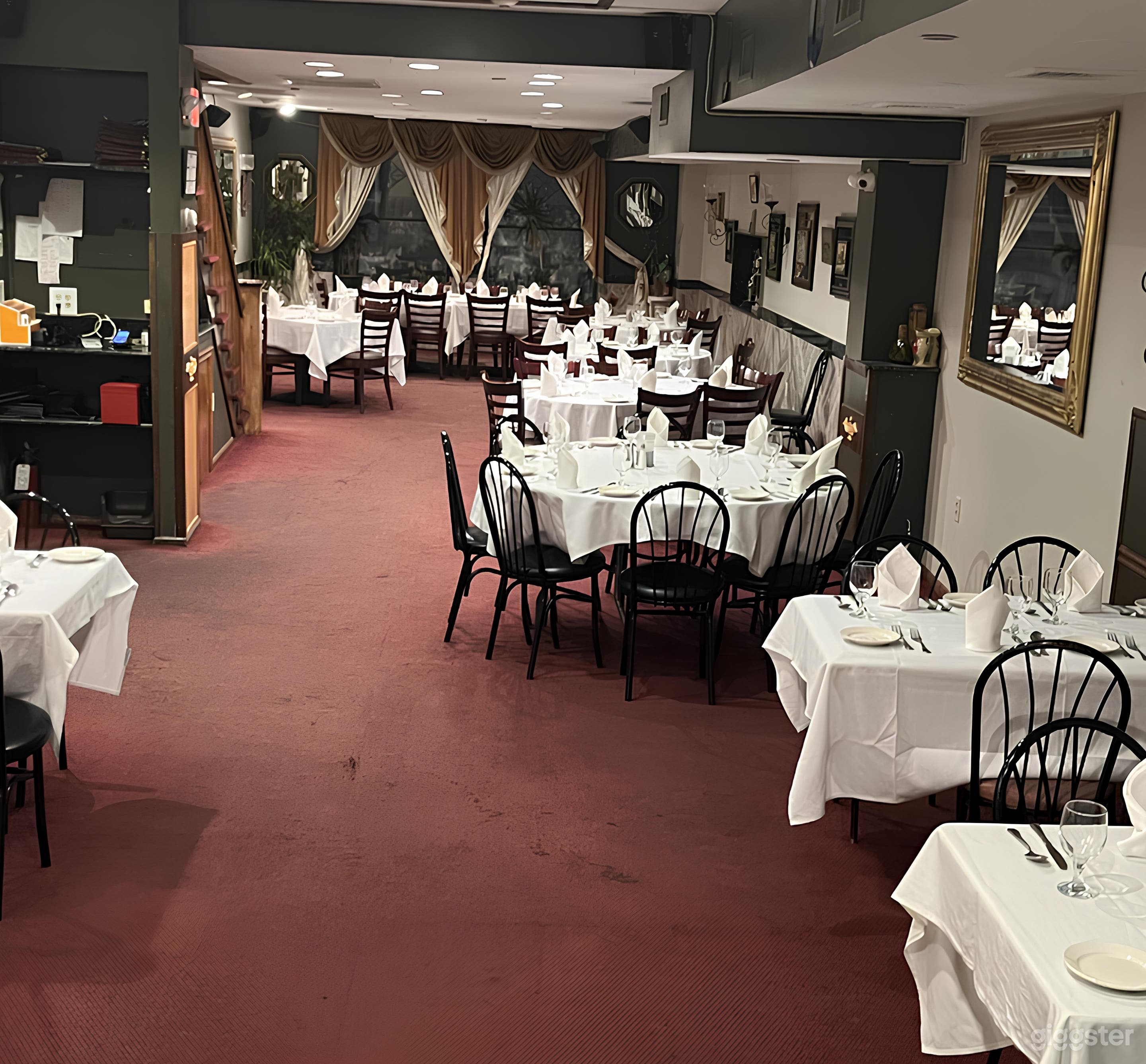 Sophisticated Italian Dining Room Photo 2