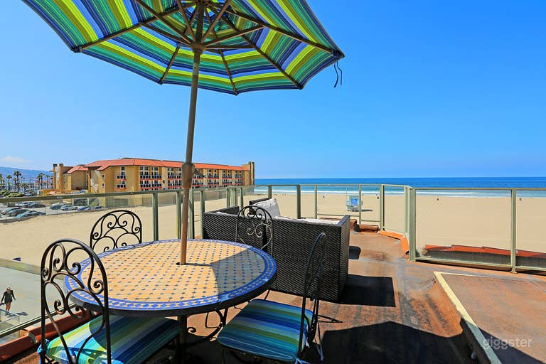  Beachfront Strand House with Rooftop Bar  