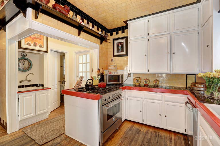  Beachfront Strand House with Rooftop Bar  