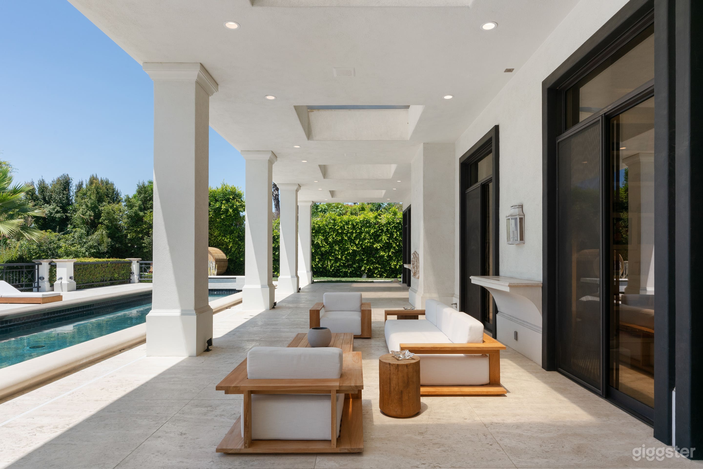 Stunning Beverly Hills Mansion w/City Views Photo 4