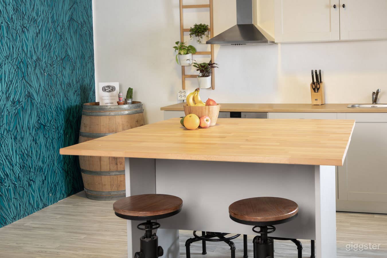 The Shooting Kitchen: Estudio íntimo para sesiones fotográficas culinarias y contenido gastronómico Photo 1