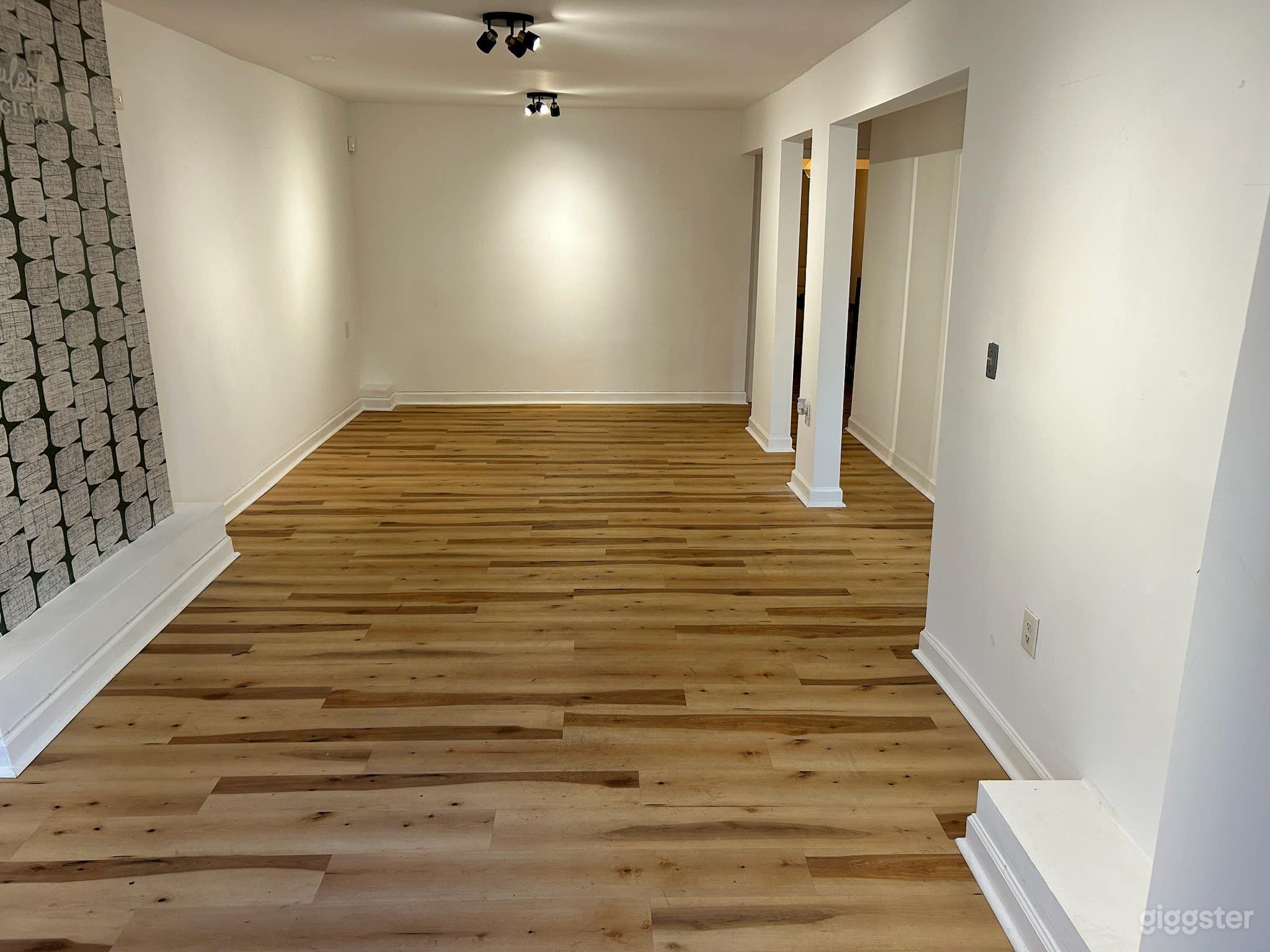 Perfect Boutique-Style Studio Photo 1