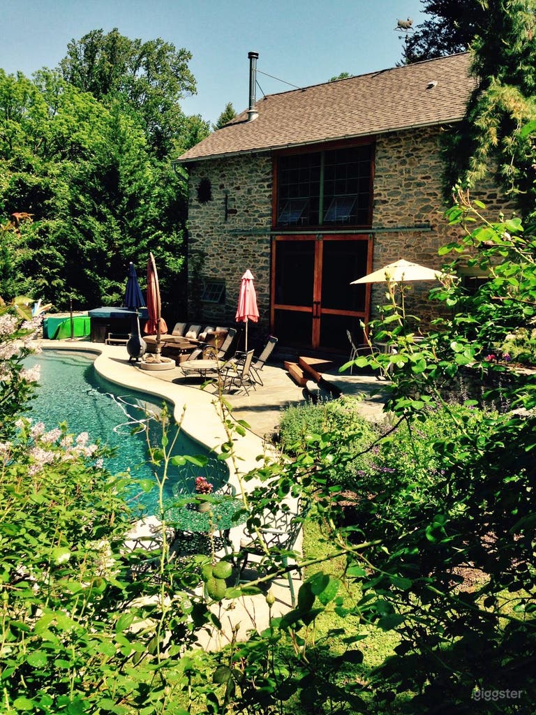  Exotic Pool with Hot Tub Area 