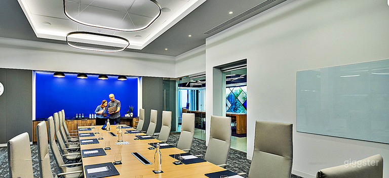  Luxurious Meeting Room for 20 Guests 