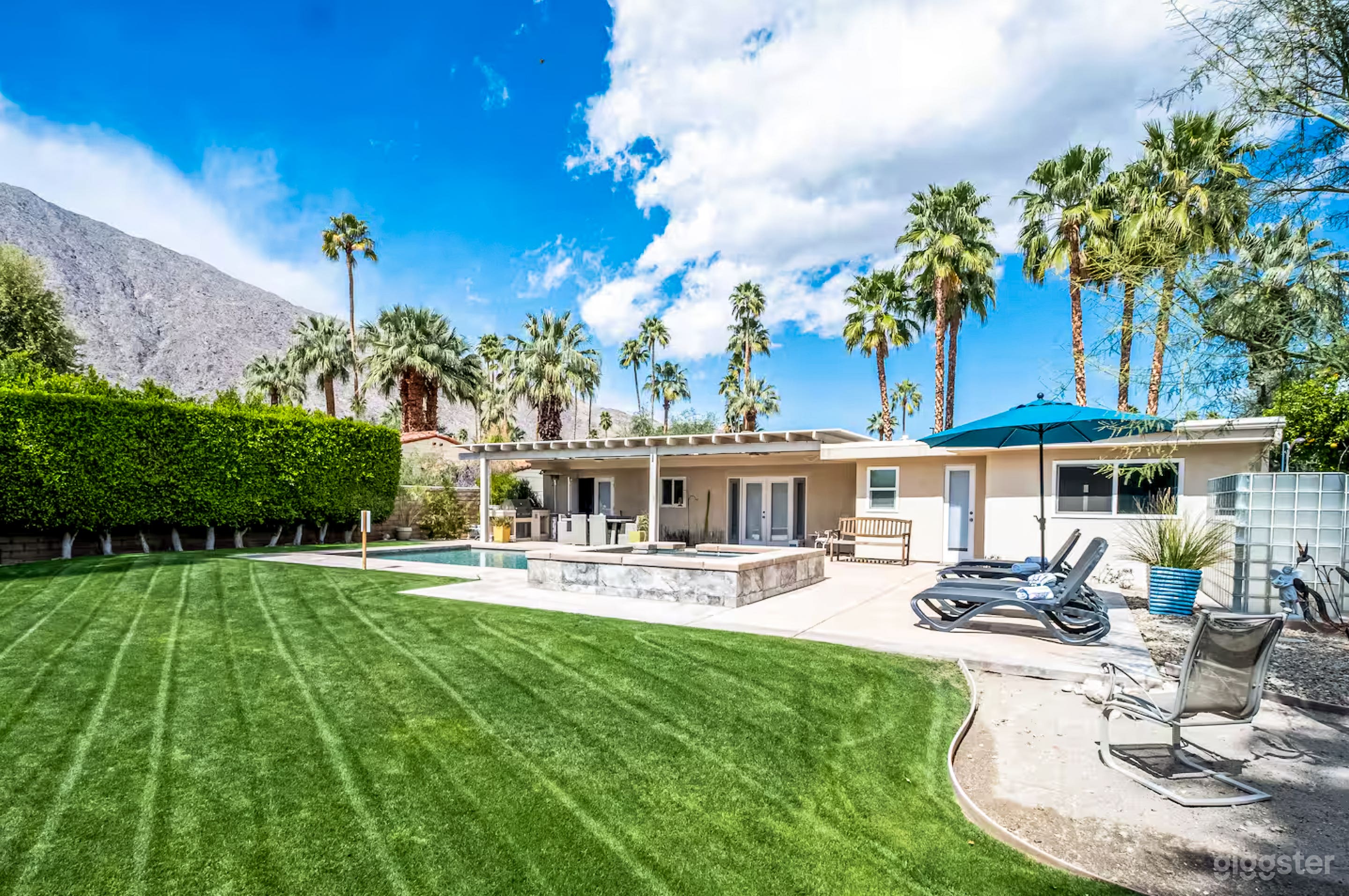 Elegant &amp; Light-Filled Home — Premium Location Photo 4