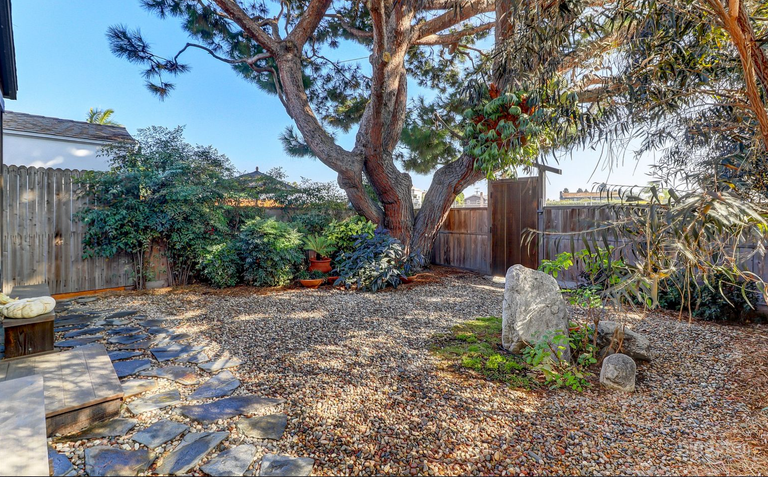  Japanese Zen Cottage, Garden, and Artist Studio 