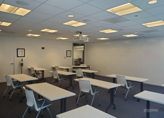 Fully-Loaded Conference Space With Views of The Loop in Chicago Photo 4