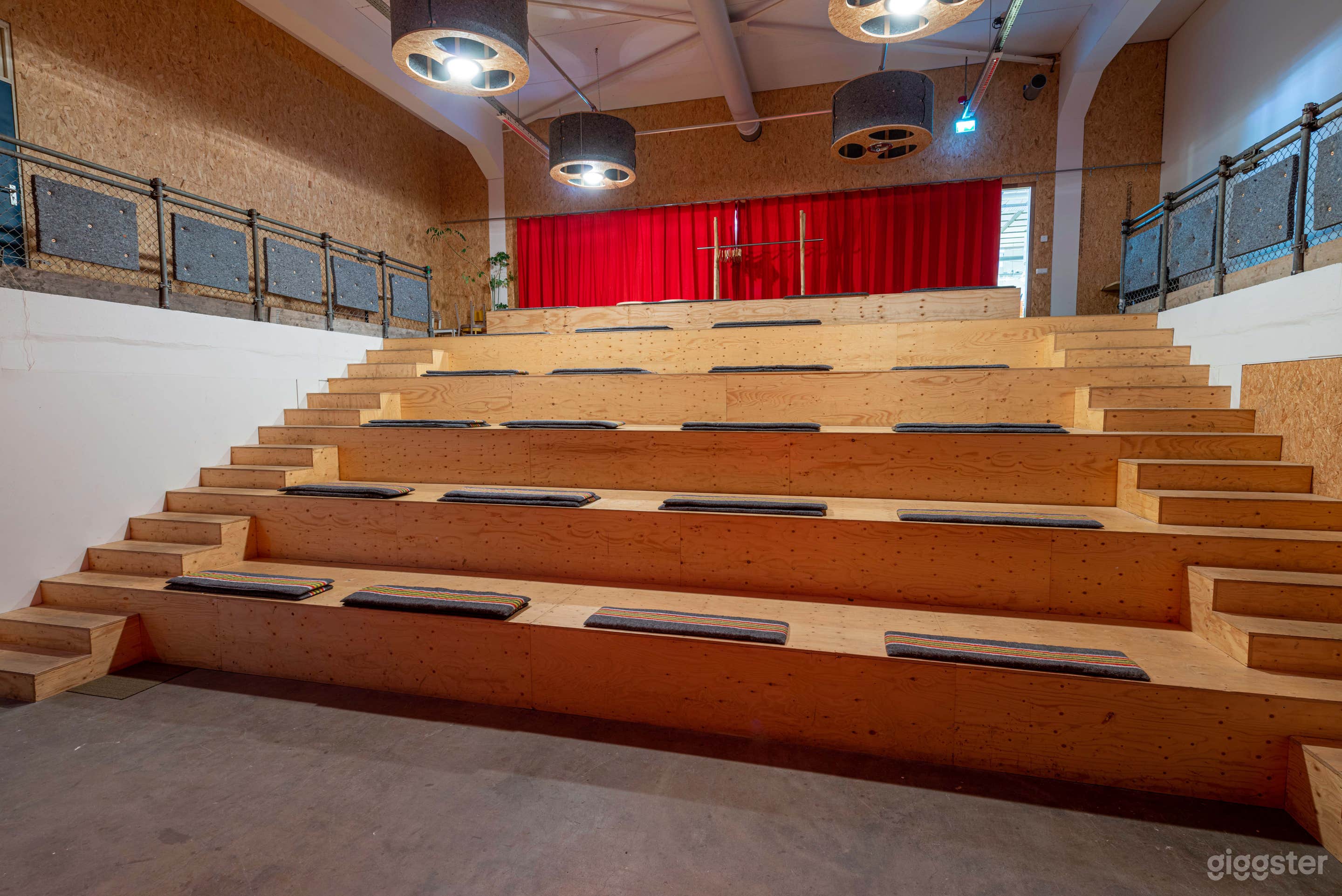 Theater – 180 m² evenementenruimte voor maximaal 120 personen Foto 3