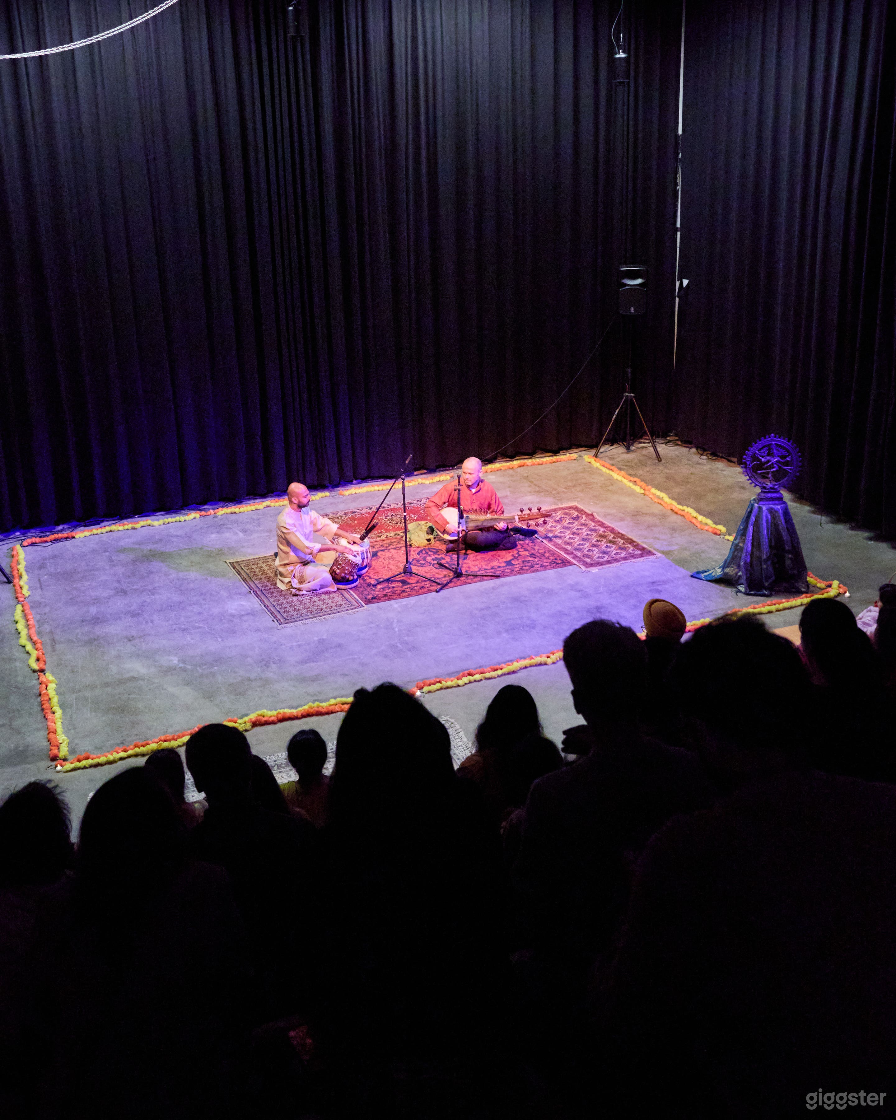 Theater – 180 m² evenementenruimte voor maximaal 120 personen Foto 2
