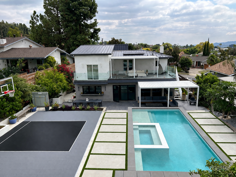  Maison architecturale moderne avec cuisine design + jardin en L 