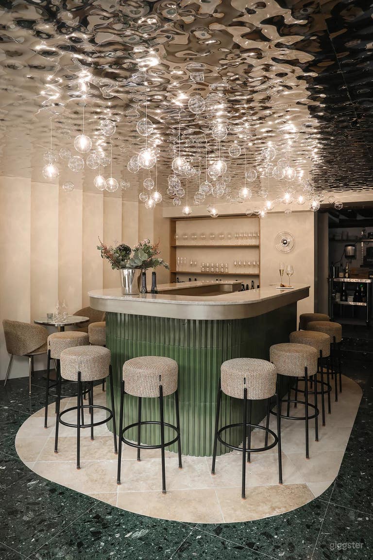  Intimate Champagne Cave in Historic Paris Heart 